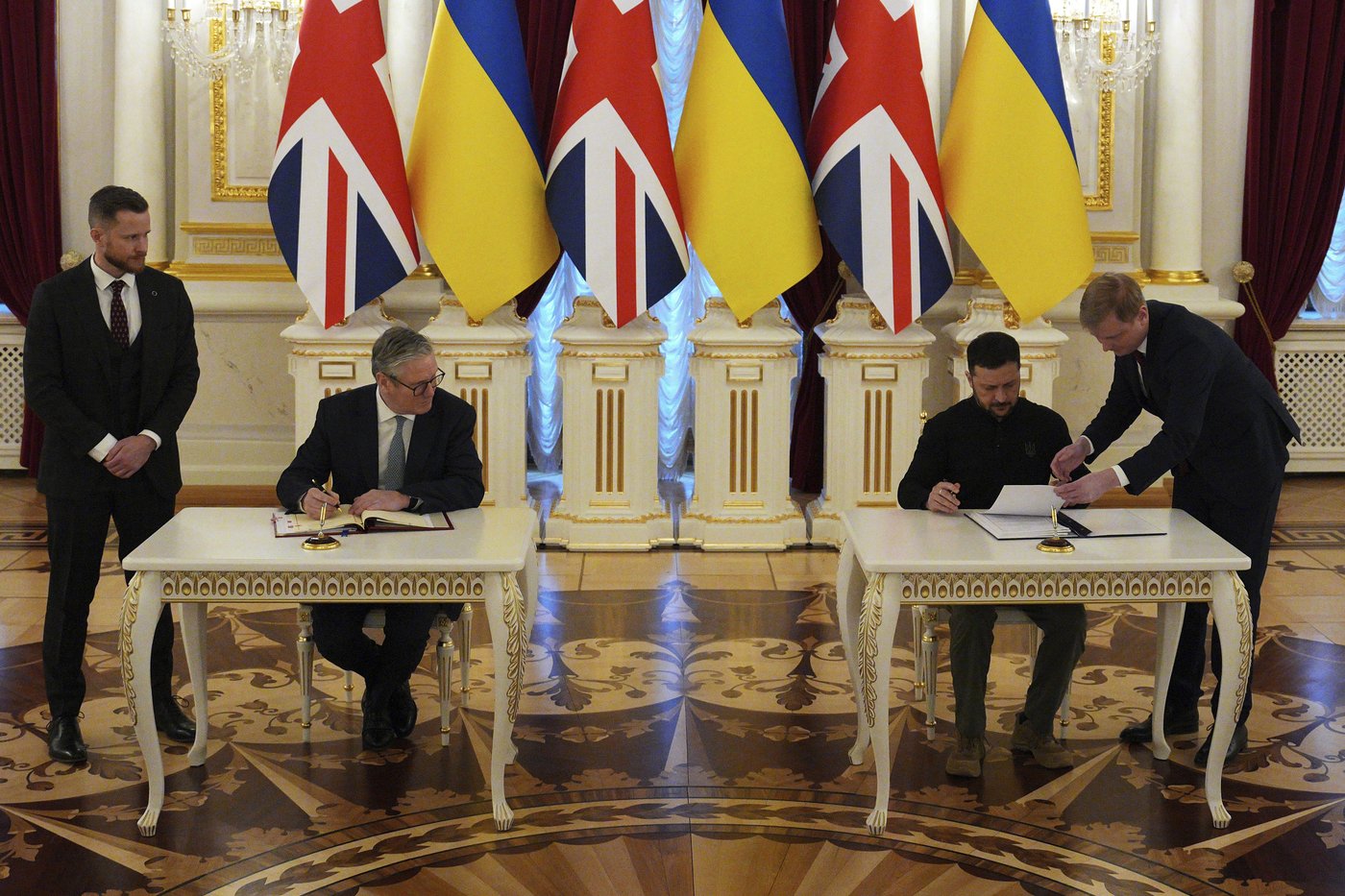 UK's Starmer in Kyiv for security talks with a pledge for a '100-year partnership' with Ukraine | iNFOnews.ca UK's Starmer in Kyiv for security talks with a pledge for a '100-year partnership' with Ukraine | iNFOnews.ca