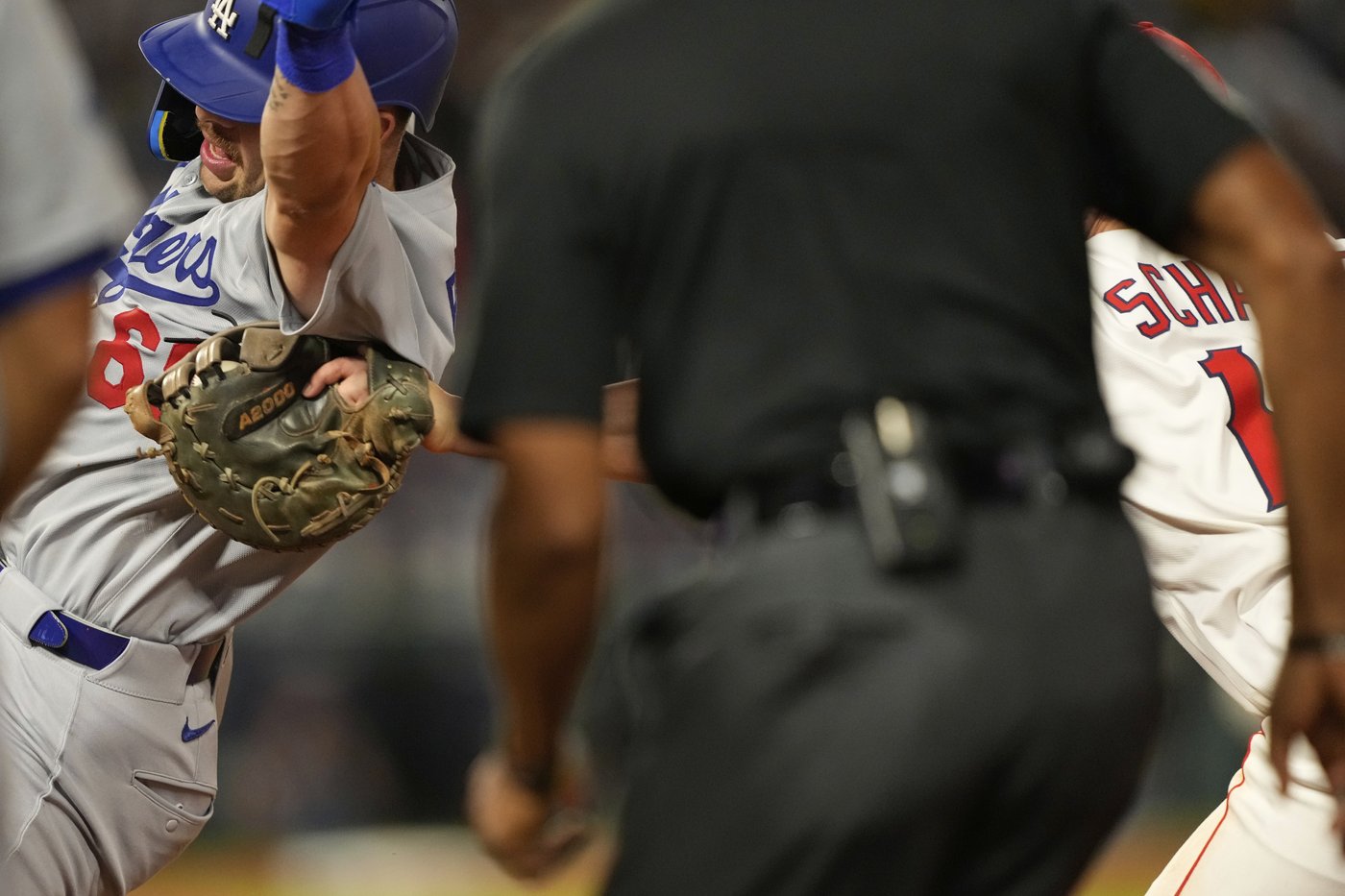 Angels turn triple play when Shohei Ohtani lines out to Zach Neto and 2 Dodgers are caught off base | iNFOnews.ca