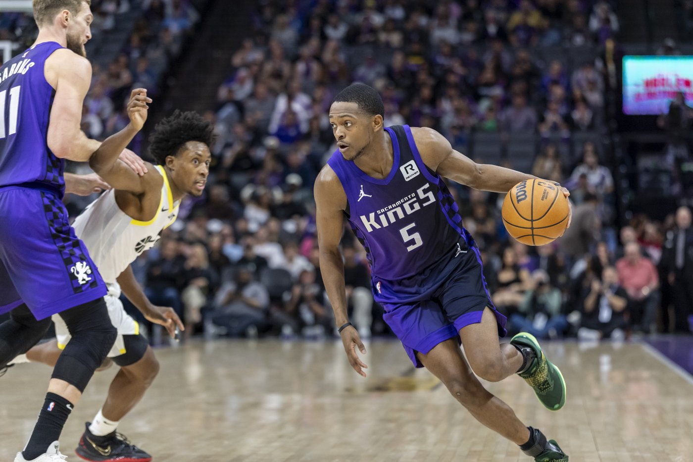 Kevin Huerter's 26 points leads Kings in 141-97 blowout over Jazz | iNFOnews.ca