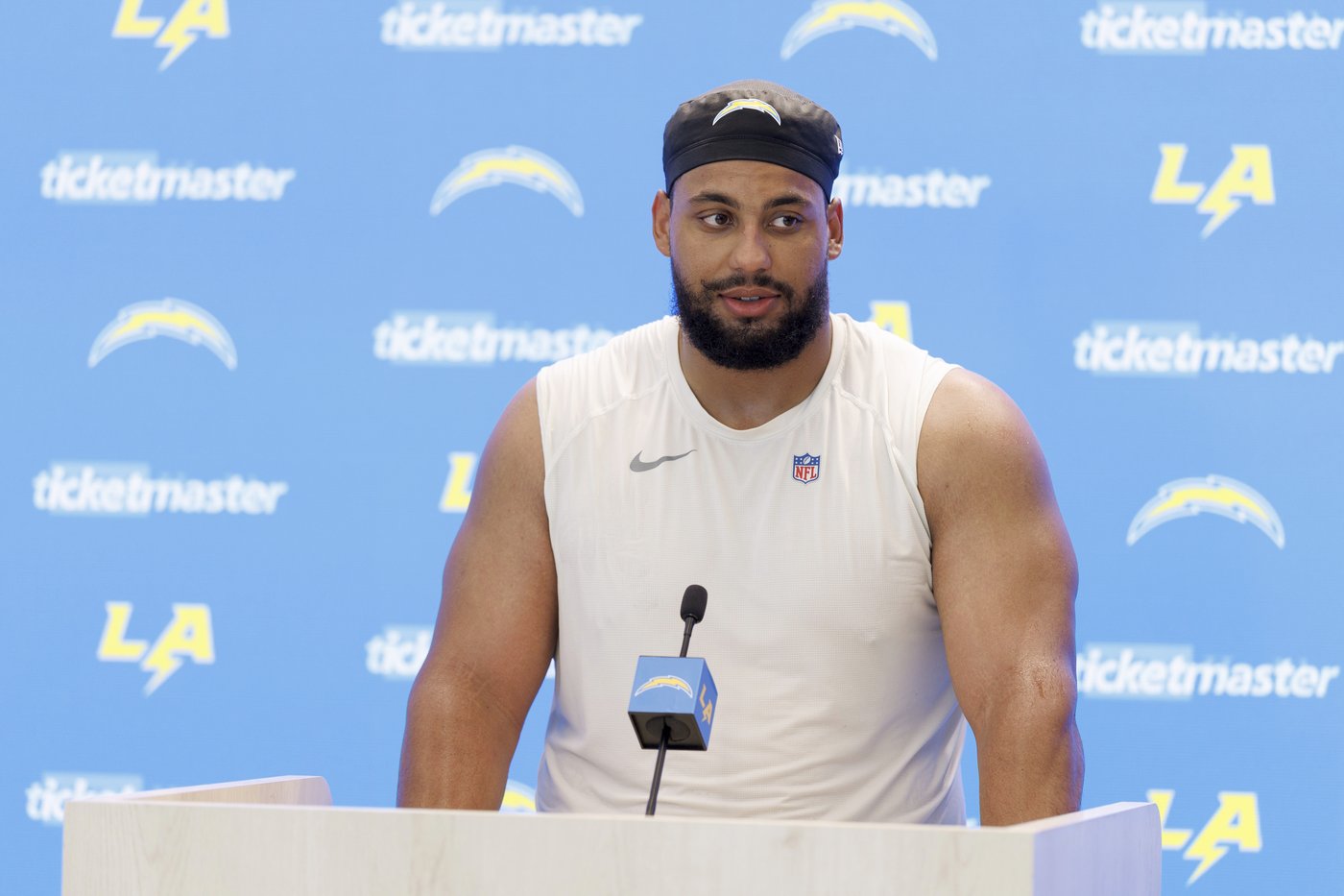 Chargers' Rashawn Slater suffers season-ending leg injury weeks after contract extension | iNFOnews.ca