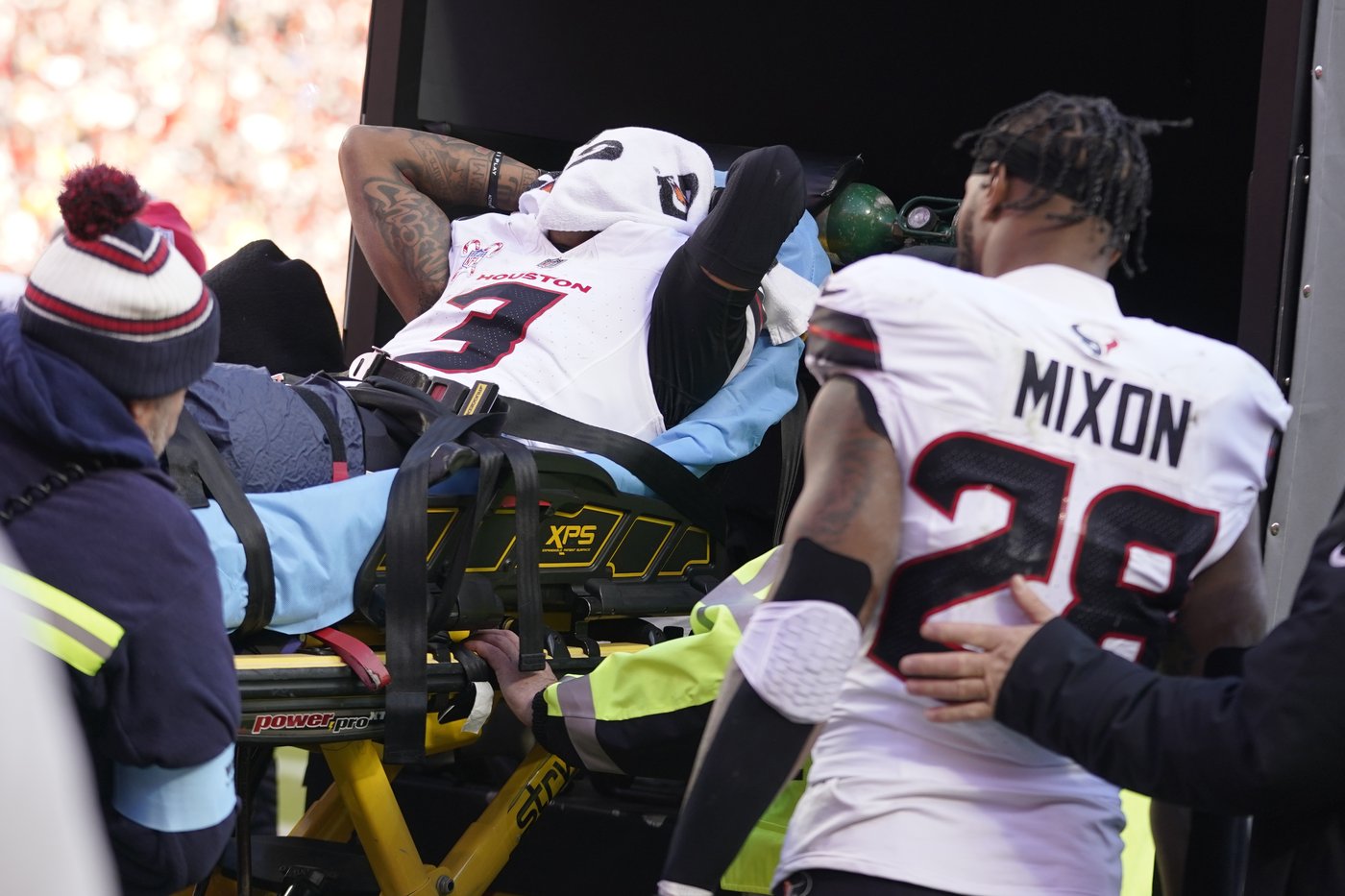Texans WR Tank Dell released from hospital, headed back to Houston after severe knee injury | iNFOnews.ca Texans WR Tank Dell released from hospital, headed back to Houston after severe knee injury | iNFOnews.ca