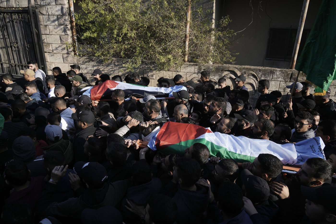 Middle East latest: Israeli strikes on Gaza hospital wound 3, Netanyahu vows 'iron fist' in Lebanon | iNFOnews.ca Middle East latest: Israeli strikes on Gaza hospital wound 3, Netanyahu vows 'iron fist' in Lebanon | iNFOnews.ca