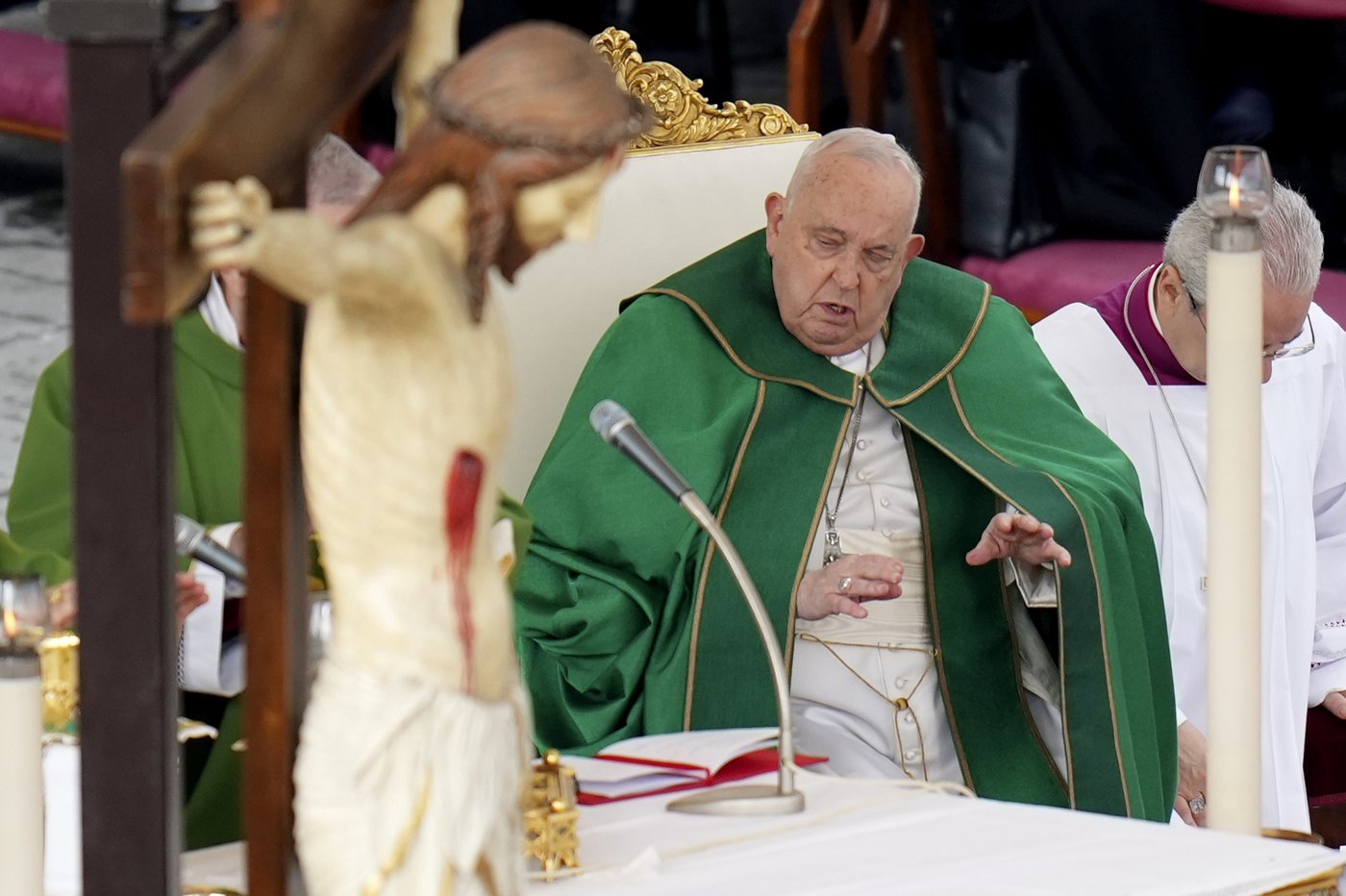Pope Francis reminds armed forces only to act for defense and always respect international laws | iNFOnews.ca