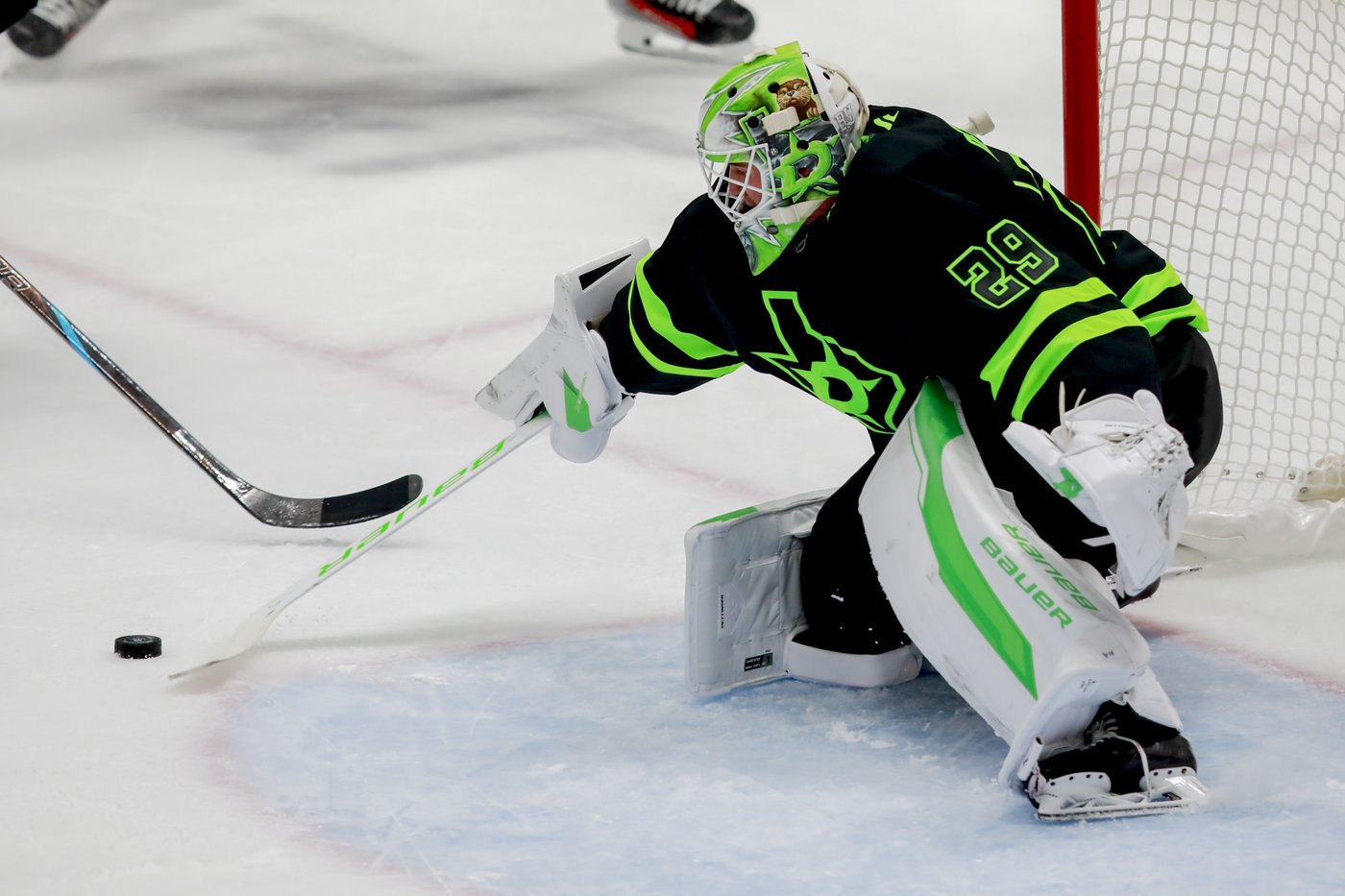 Roope Hintz scores 2, Jake Oettinger has 25 saves as Stars beat surging Capitals 3-1 | iNFOnews.ca