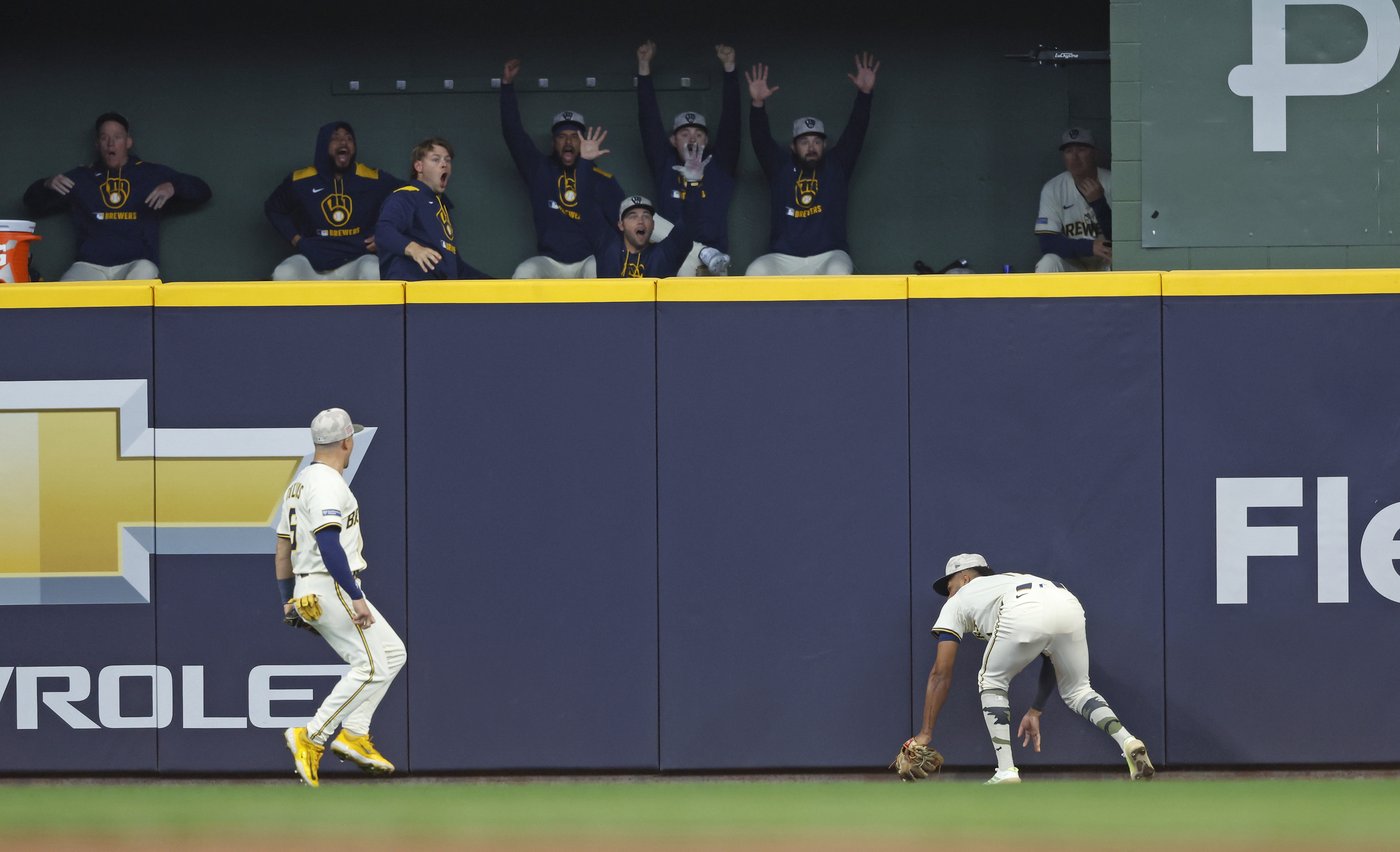 Slumping at the plate, Jackson Chourio makes a game-saving catch for the Brewers | iNFOnews.ca Slumping at the plate, Jackson Chourio makes a game-saving catch for the Brewers | iNFOnews.ca