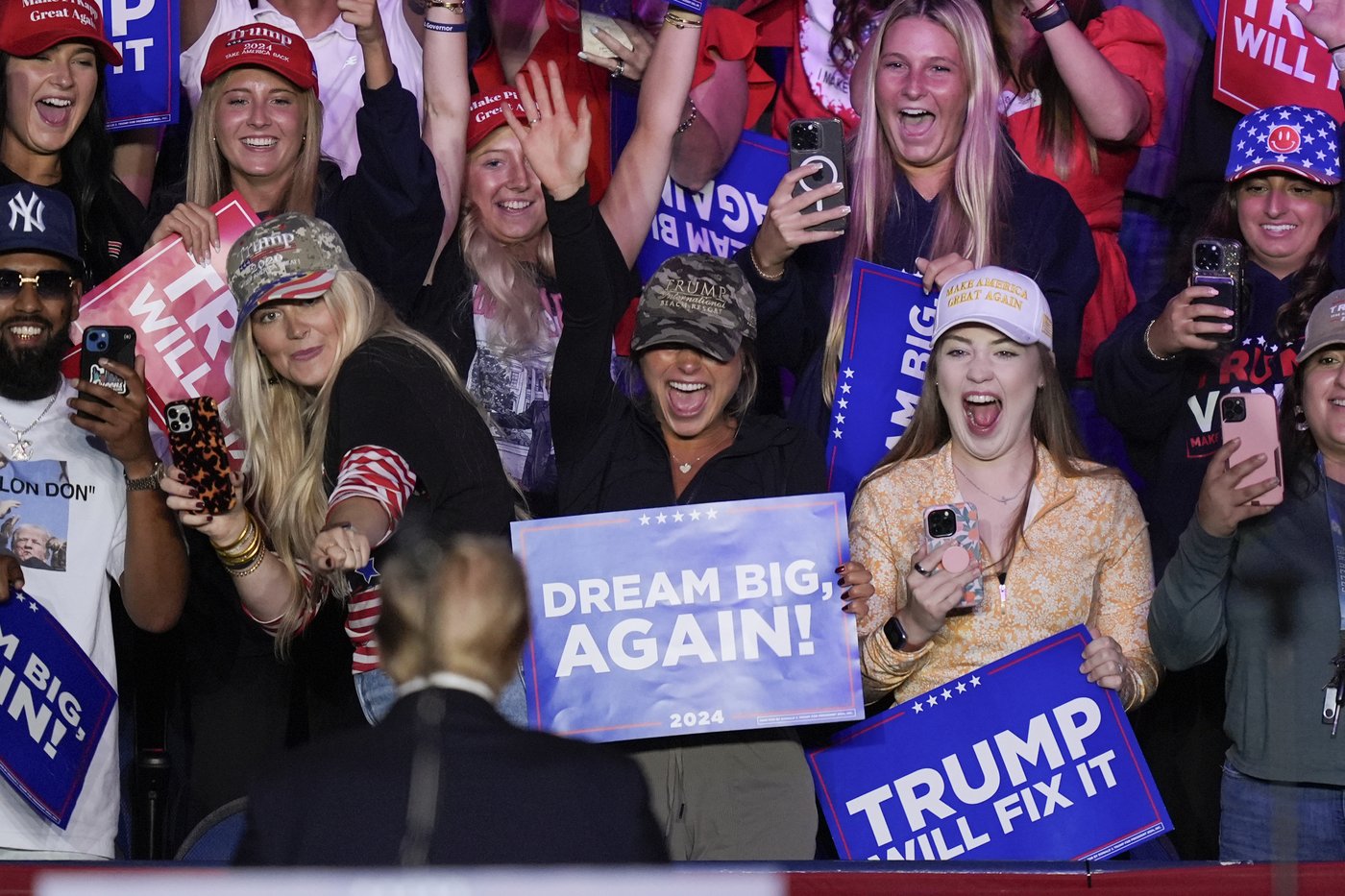 Trump wants to narrow his deficit with women but he's not changing how he talks about them | iNFOnews.ca Trump wants to narrow his deficit with women but he's not changing how he talks about them | iNFOnews.ca