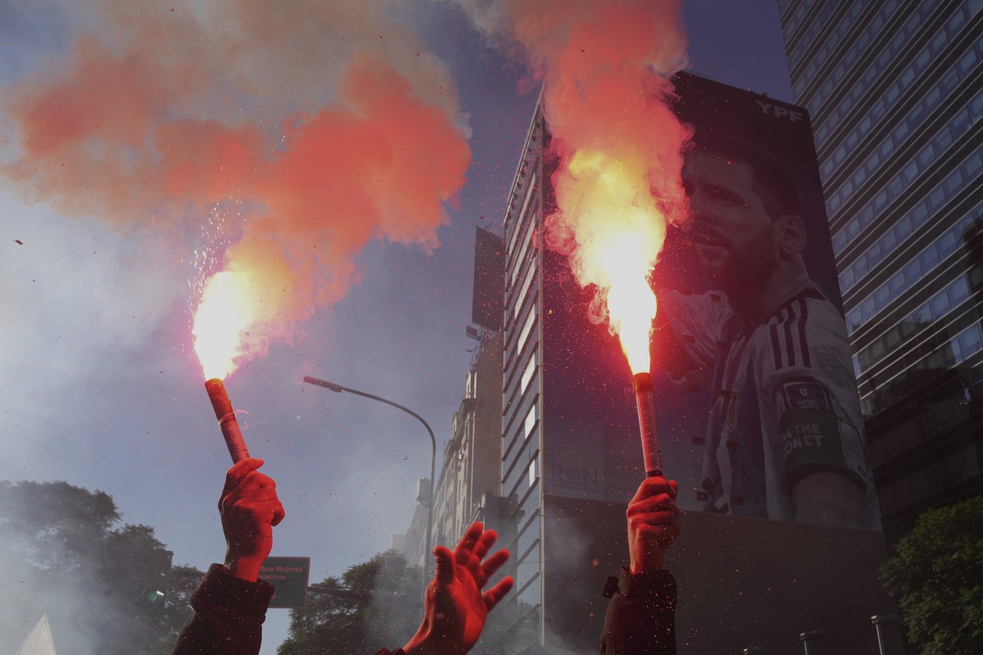 Large crowds protest in support of Argentine ex-President Fernández as she starts house arrest | iNFOnews.ca