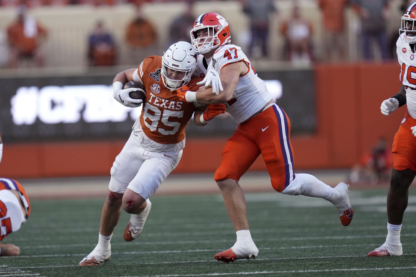 Texas tight end Gunnar Helm a standout who stayed patient and stayed put in transfer era | iNFOnews.ca