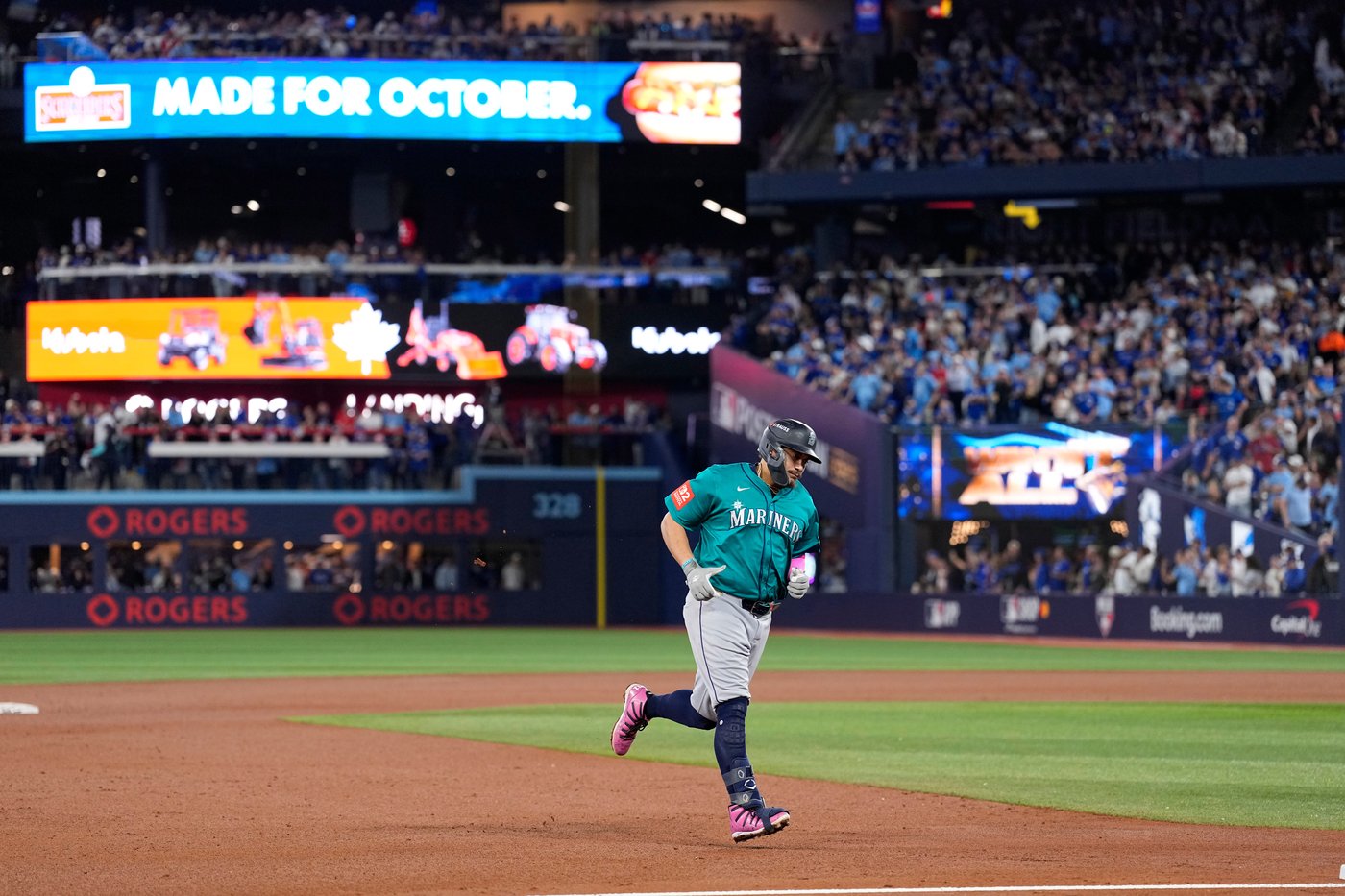 Josh Naylor credits Seattle Mariners clubhouse dog Tucker for making him feel at home | iNFOnews.ca