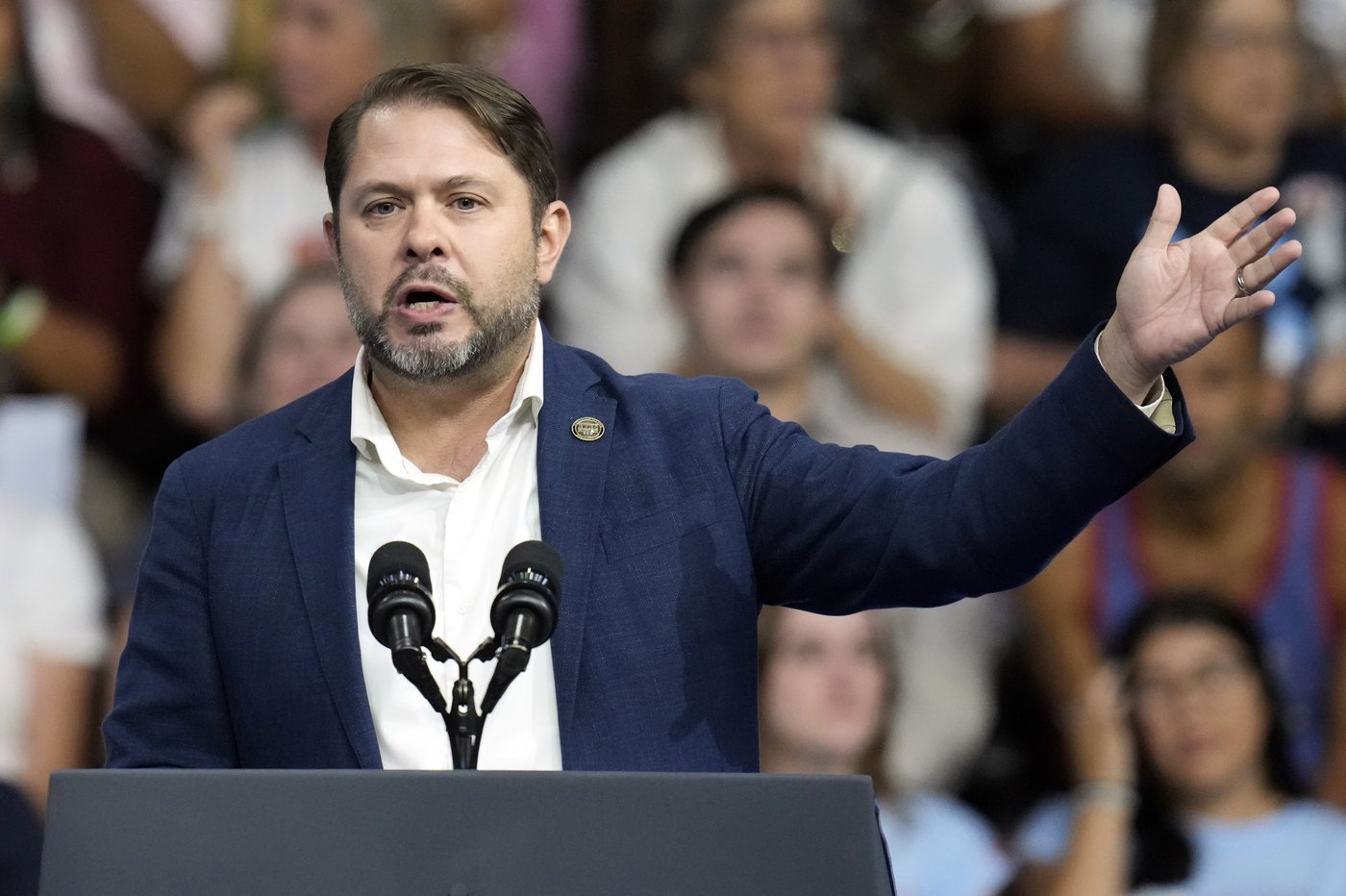 Key Senate race in Arizona could hinge on voters who back Trump and the Democratic candidate | iNFOnews.ca Key Senate race in Arizona could hinge on voters who back Trump and the Democratic candidate | iNFOnews.ca