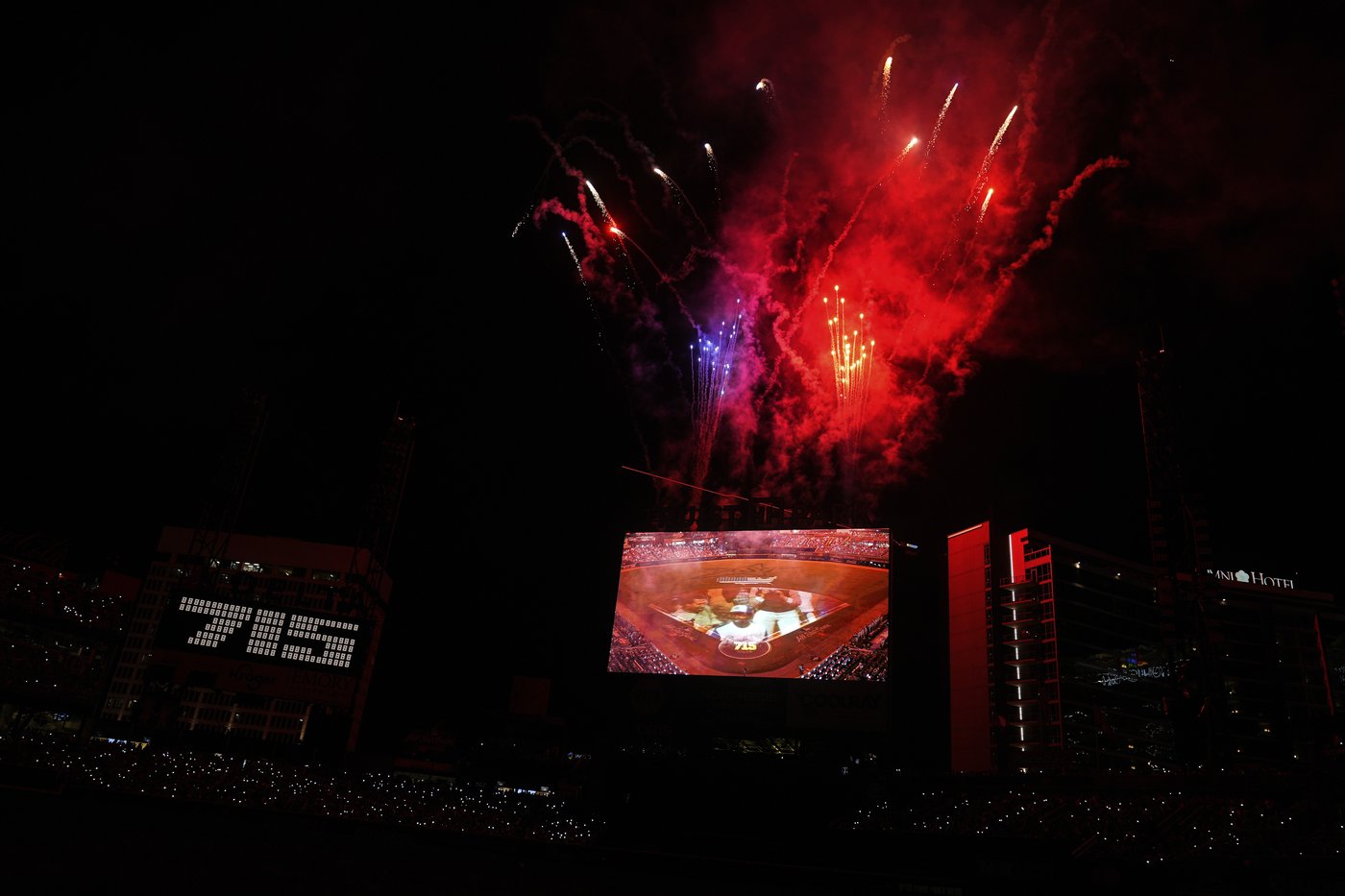 MLB honors Hank Aaron with recreation of record 715th homer during All-Star Game | iNFOnews.ca