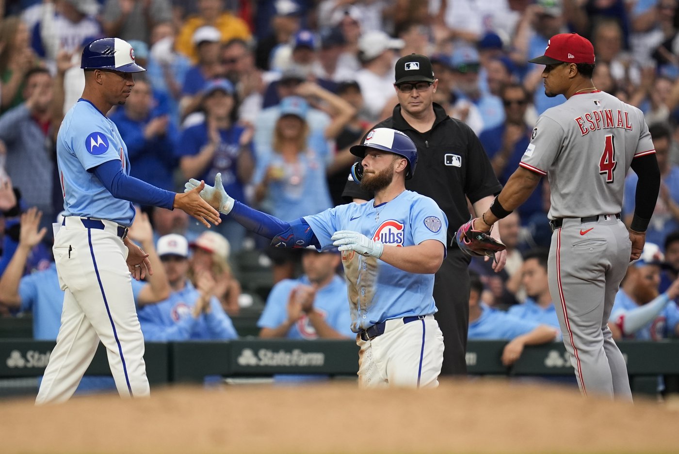 Abbott pitches 7 crisp innings as the Reds hold off the Cubs | iNFOnews.ca