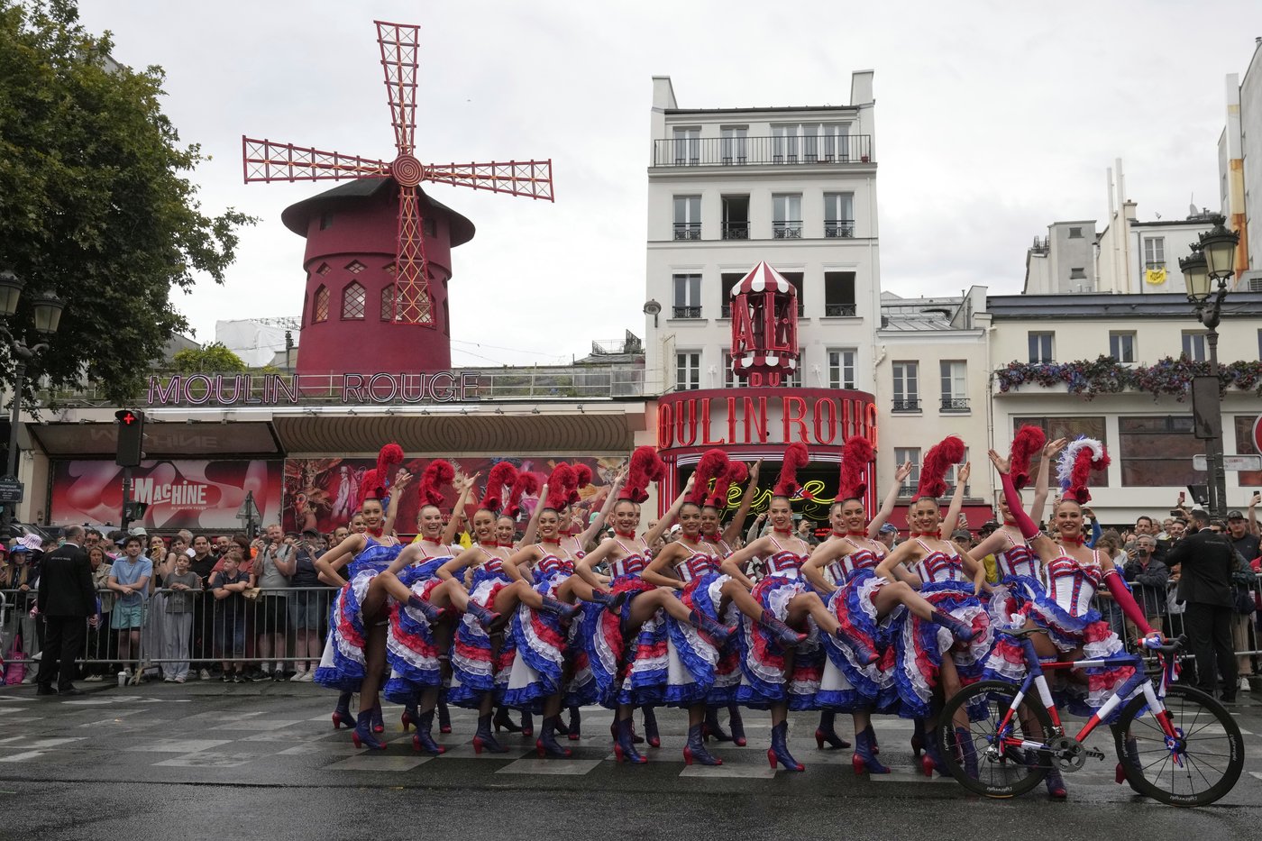 Tour de France finale brings excitement to Montmartre with a climb to Sacré-Coeur | iNFOnews.ca Tour de France finale brings excitement to Montmartre with a climb to Sacré-Coeur | iNFOnews.ca