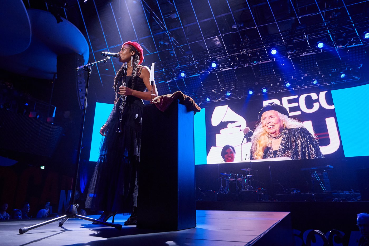 Allison Russell toasts Joni Mitchell at SOCAN Awards, Drake leads with six wins | iNFOnews.ca