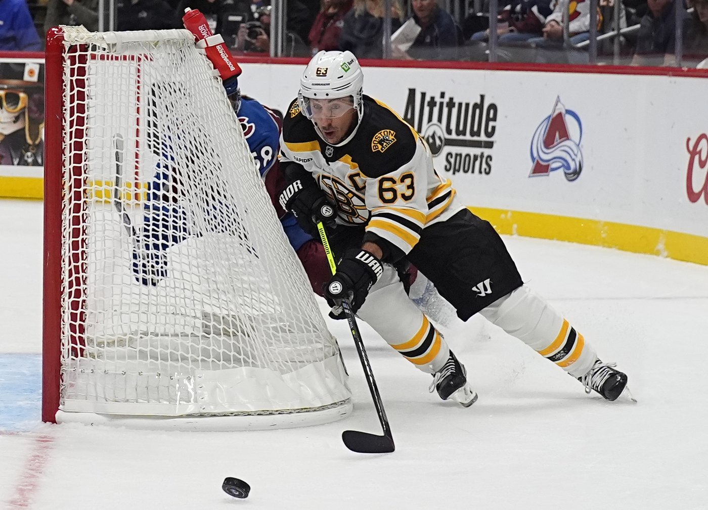 Bruins hold on for 5-3 win, Avalanche drop 4 in a row to start season for 1st time since 1998-99 | iNFOnews.ca