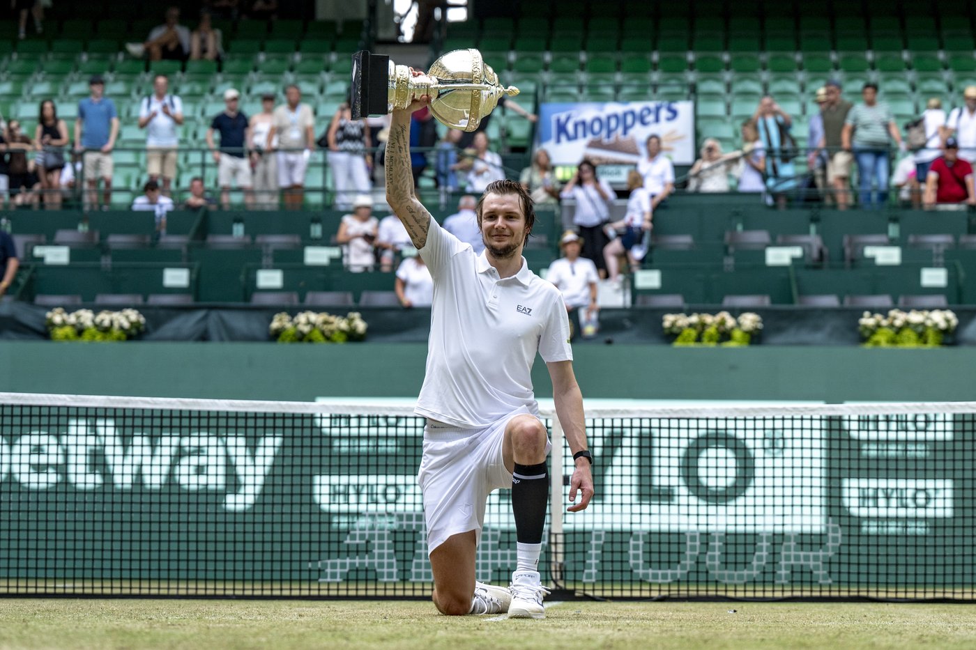 Bublik beats Medvedev to win Halle Open again | iNFOnews.ca Bublik beats Medvedev to win Halle Open again | iNFOnews.ca