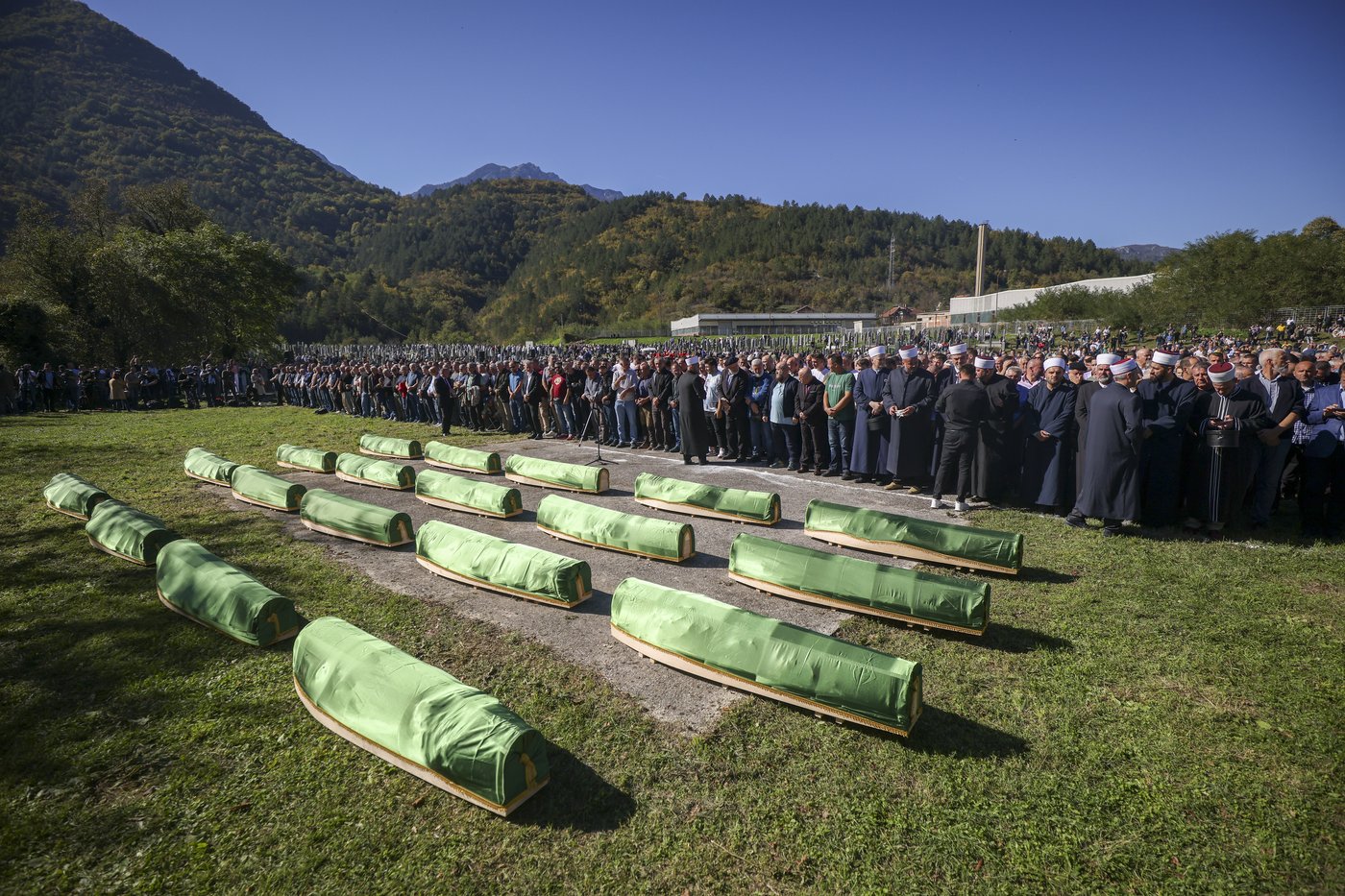 Several thousand attend a funeral service in southern Bosnia for 19 killed in devastating floods | iNFOnews.ca Several thousand attend a funeral service in southern Bosnia for 19 killed in devastating floods | iNFOnews.ca