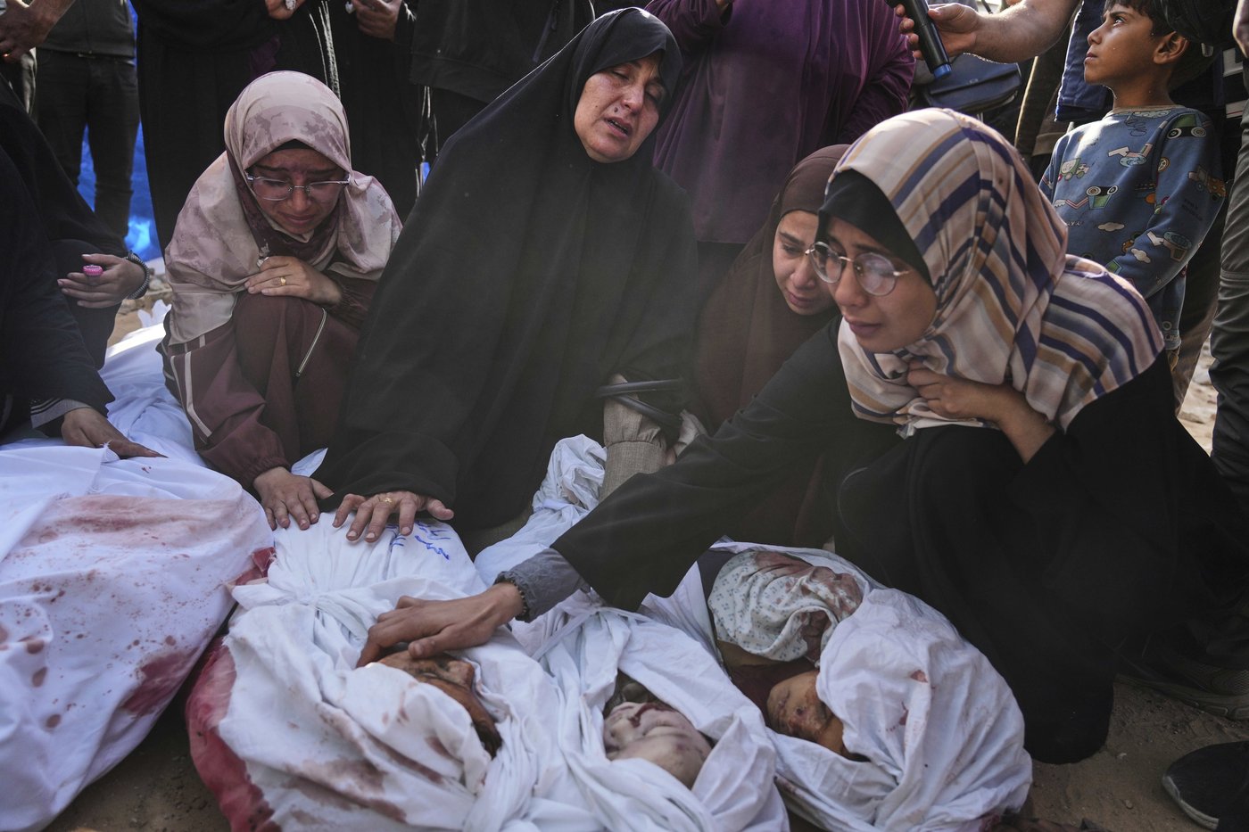 Israeli airstrikes in Gaza kill 70 people, including 22 children, health officials say | iNFOnews.ca