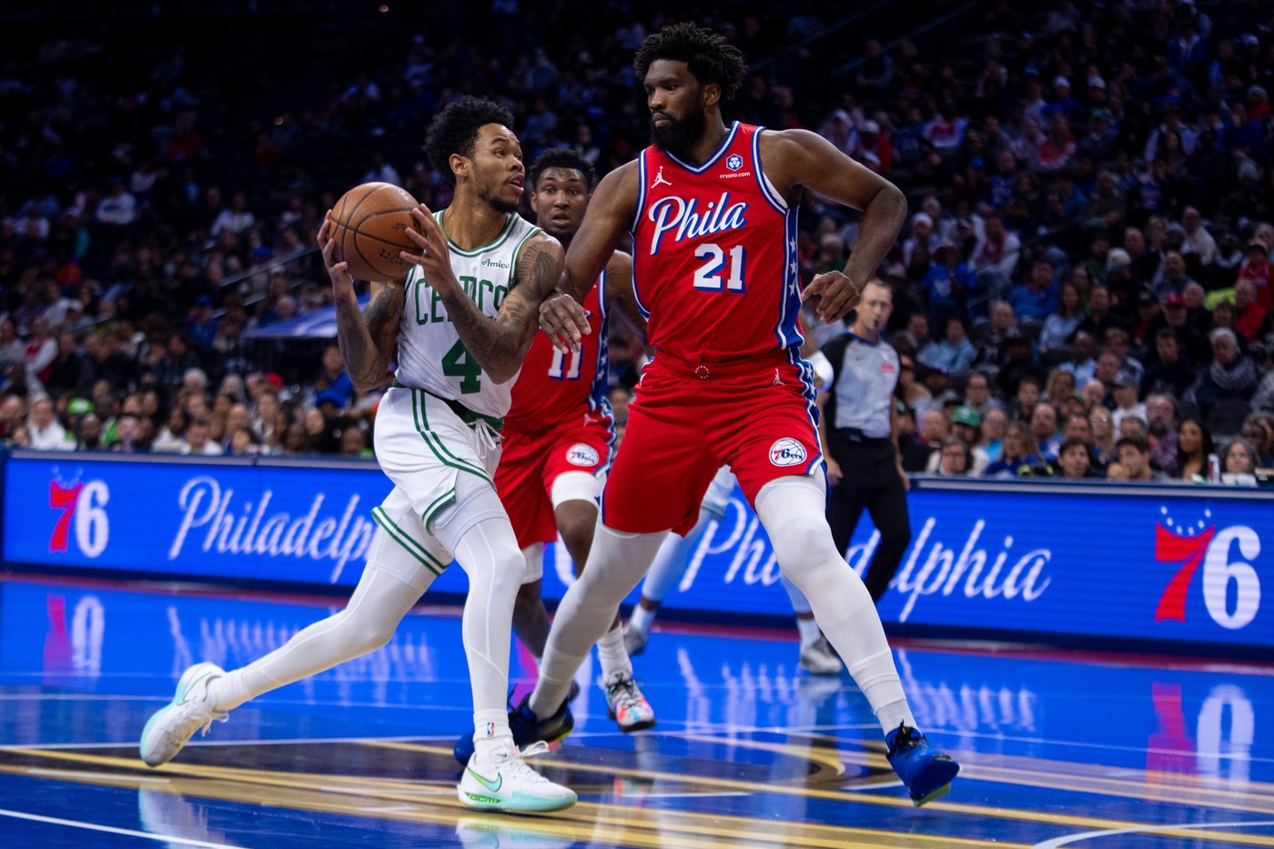 Brown scores 32 points to lead Celtics past 76ers 109-108 for third straight win | iNFOnews.ca