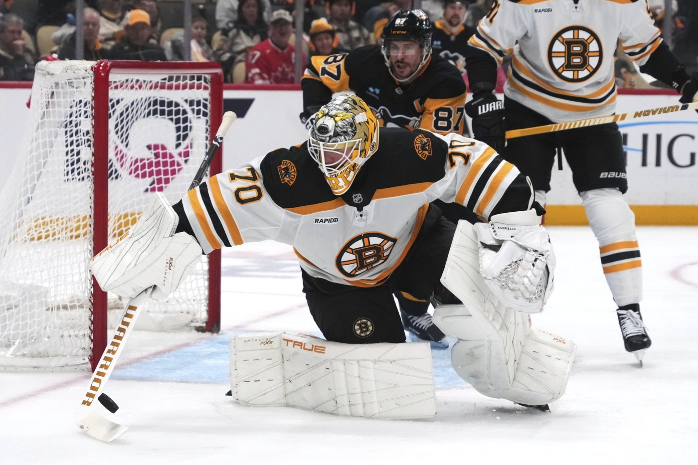 Lindholm and Korpisalo lead Bruins to 4-1 victory over Penguins | iNFOnews.ca Lindholm and Korpisalo lead Bruins to 4-1 victory over Penguins | iNFOnews.ca