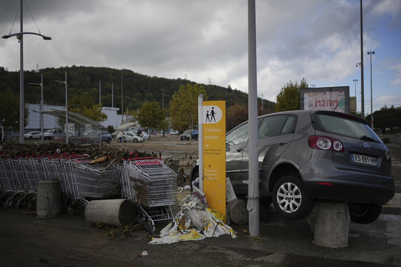 Two days of torrential rain bring major flooding to central France | iNFOnews.ca Two days of torrential rain bring major flooding to central France | iNFOnews.ca
