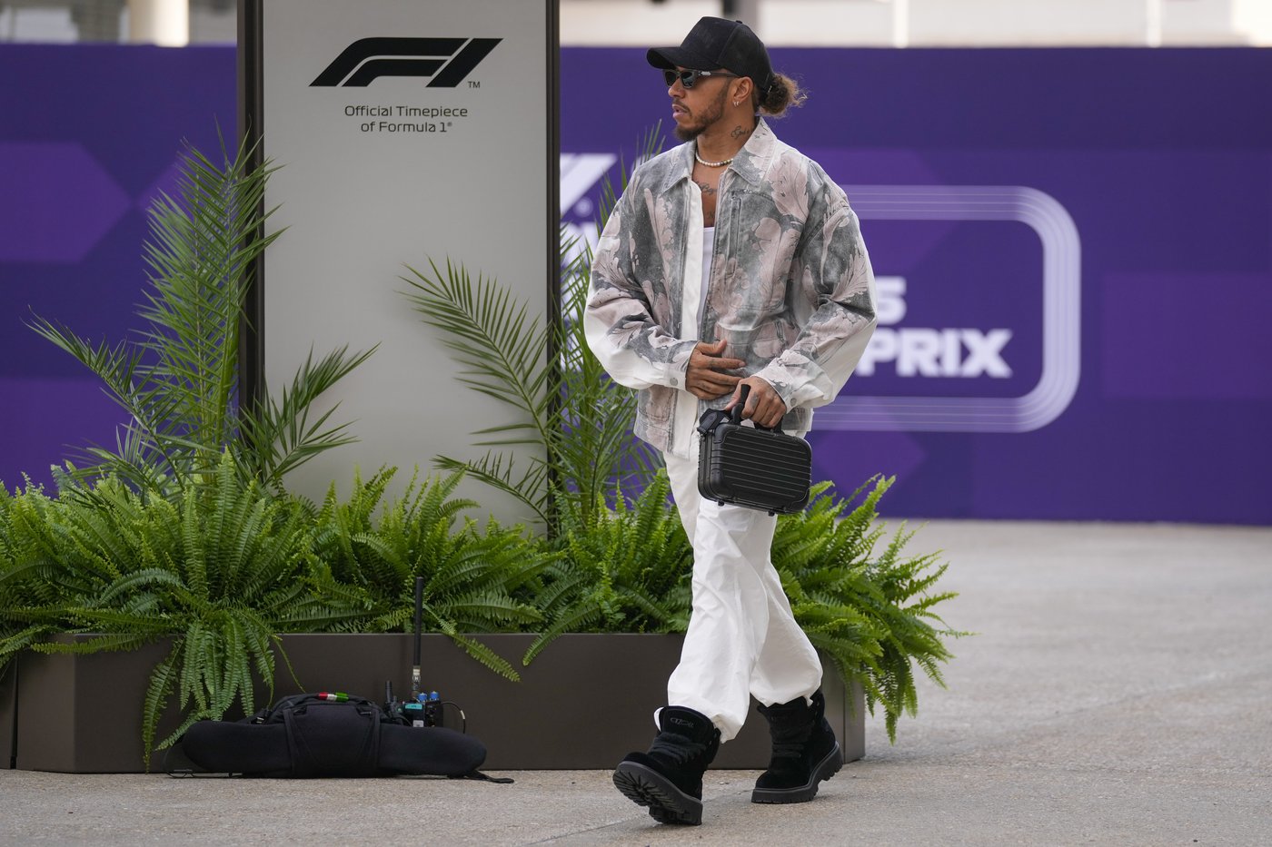 Lewis Hamilton faces an emotional end to 'amazing' Mercedes journey before joining Ferrari in F1 | iNFOnews.ca