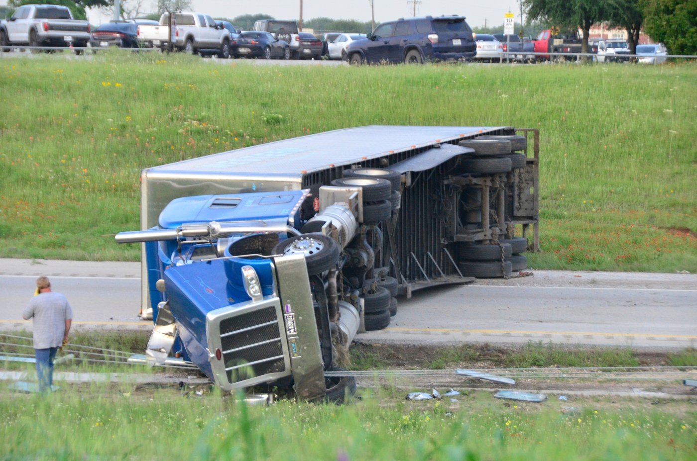 Cha-ching! Millions of dimes spill onto Texas highway after truck rolls | iNFOnews.ca