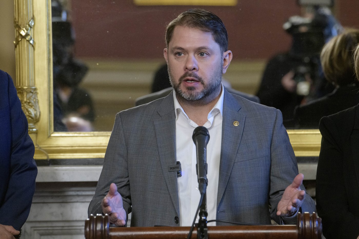 Democrats are splintered on immigration and how to respond to Trump | iNFOnews.ca Democrats are splintered on immigration and how to respond to Trump | iNFOnews.ca