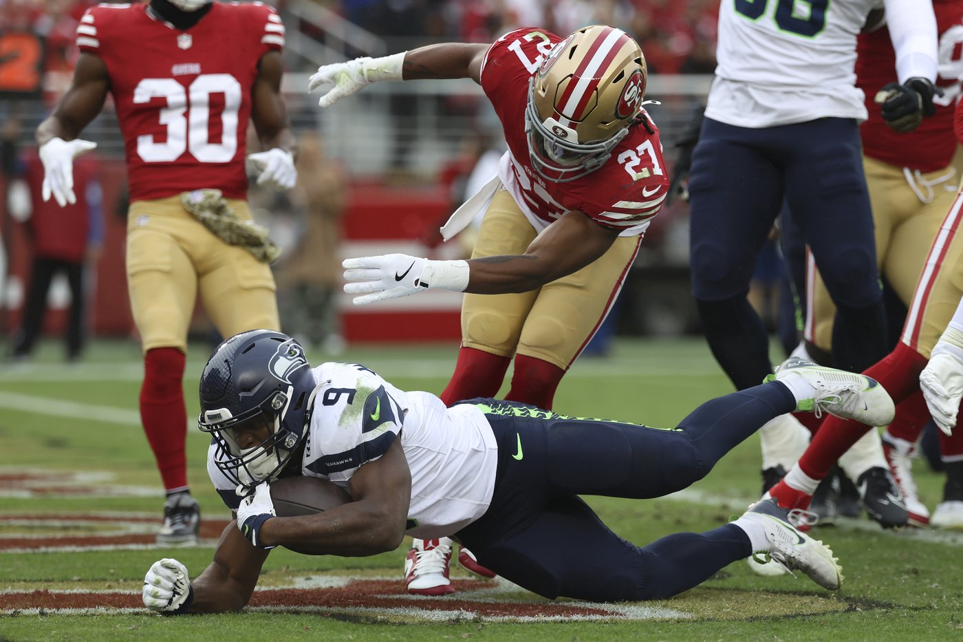 Geno Smith's late TD run leads the Seahawks past the 49ers 20-17 | iNFOnews.ca Geno Smith's late TD run leads the Seahawks past the 49ers 20-17 | iNFOnews.ca