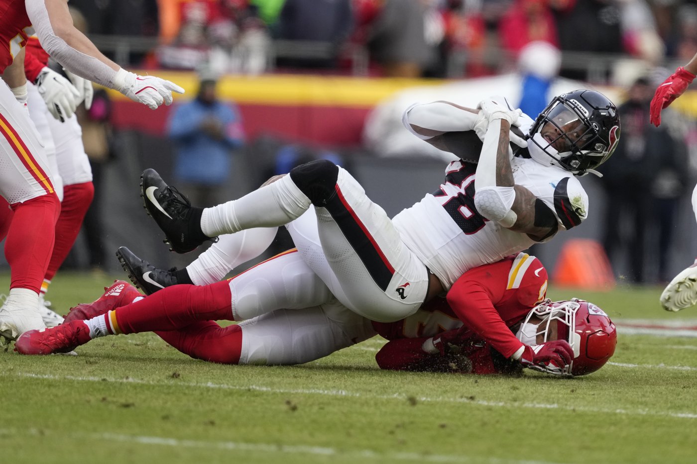 Chiefs' Cook returns after concussion evaluation; Texans' Al-Shaair out with knee injury | iNFOnews.ca Chiefs' Cook returns after concussion evaluation; Texans' Al-Shaair out with knee injury | iNFOnews.ca