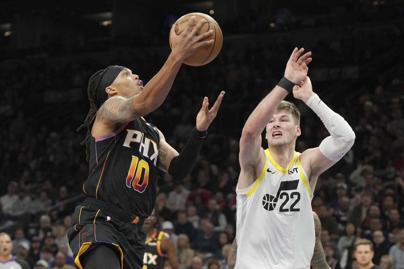 Booker scores 47 points, Allen forces OT with 3-pointer at buzzer in Suns' 135-127 win over Jazz | iNFOnews.ca Booker scores 47 points, Allen forces OT with 3-pointer at buzzer in Suns' 135-127 win over Jazz | iNFOnews.ca