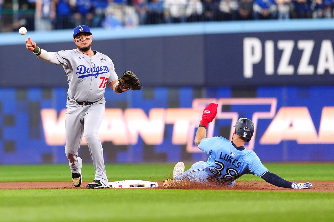 Photo Gallery: Dodgers beat Jays 3-1 to force Game 7 | iNFOnews.ca