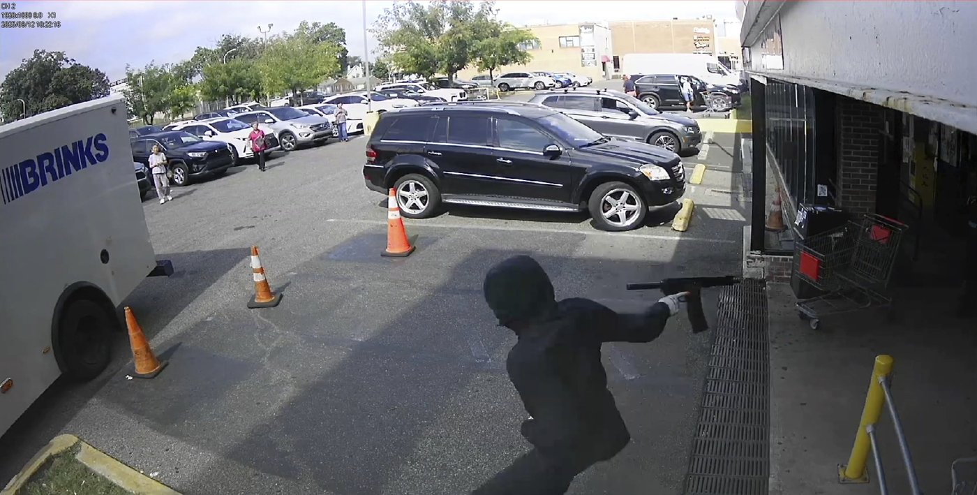 Armed robbers in latest Philadelphia-area Brinks truck heist took $700,000 or more, police say | iNFOnews.ca Armed robbers in latest Philadelphia-area Brinks truck heist took $700,000 or more, police say | iNFOnews.ca