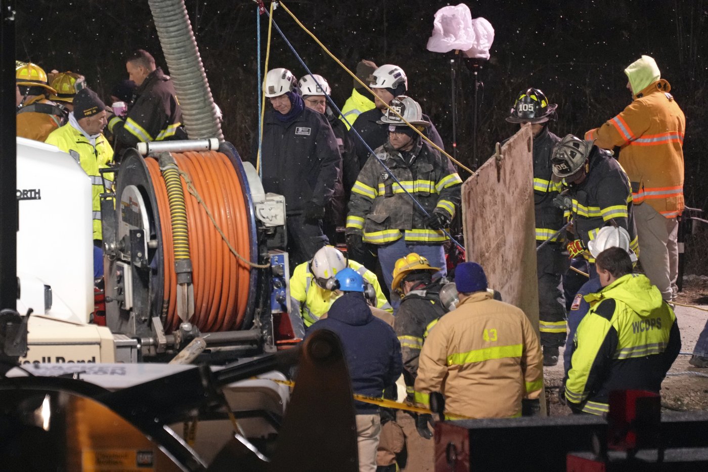 Search extends into the night for Pennsylvania woman who may have fallen into sinkhole | iNFOnews.ca