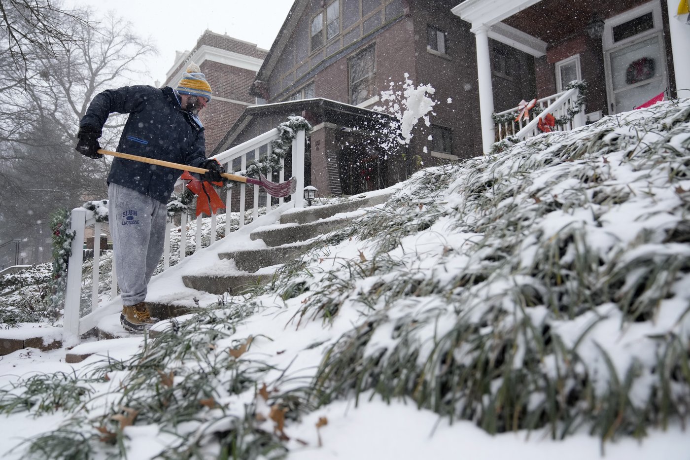 Winter blast of snow, ice and bitter cold grips the US from the Midwest to the East Coast | iNFOnews.ca