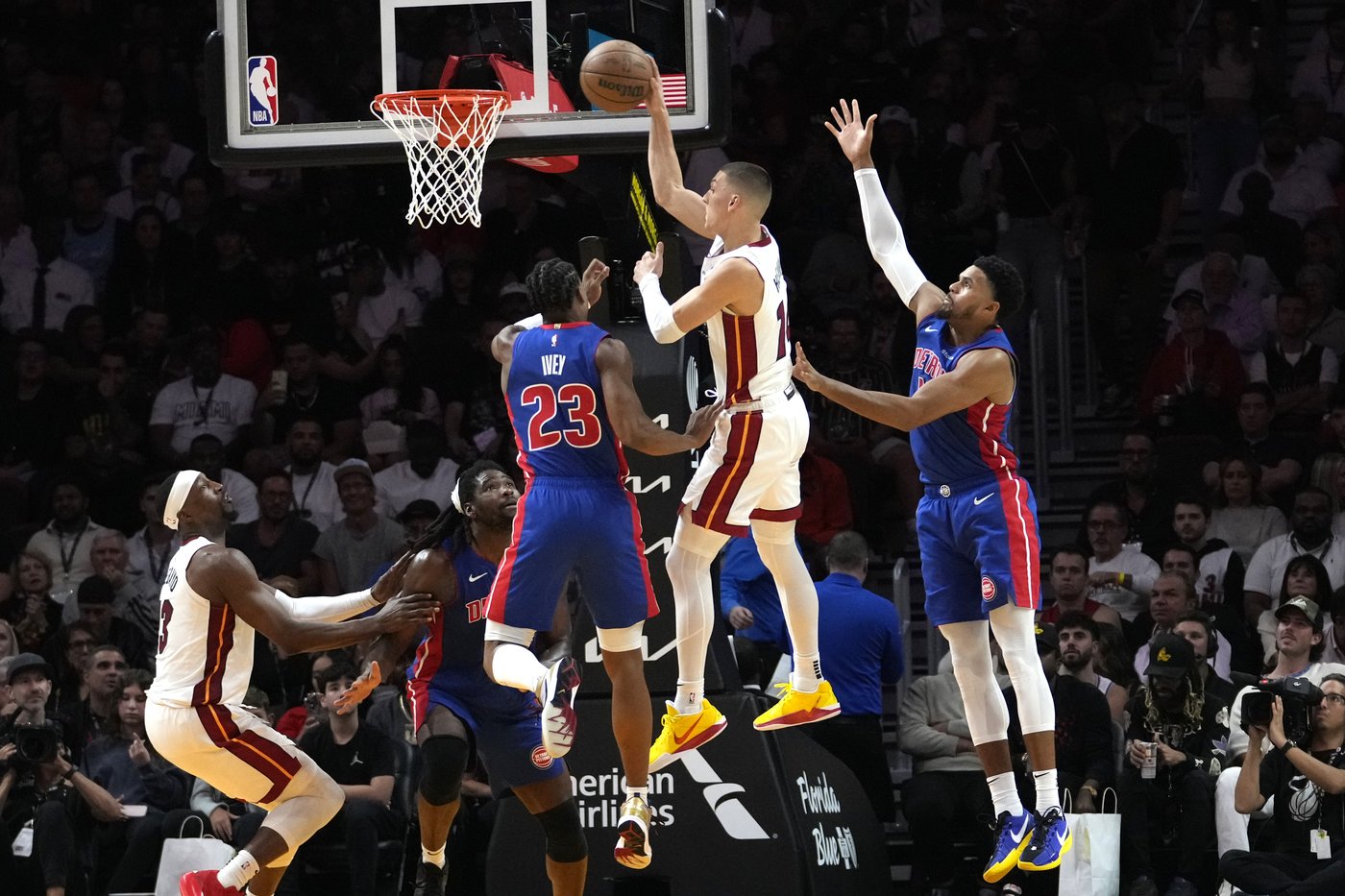 Butler scores 23, Rozier adds 20 and Heat pull away in 4th to beat Pistons 106-98 | iNFOnews.ca Butler scores 23, Rozier adds 20 and Heat pull away in 4th to beat Pistons 106-98 | iNFOnews.ca