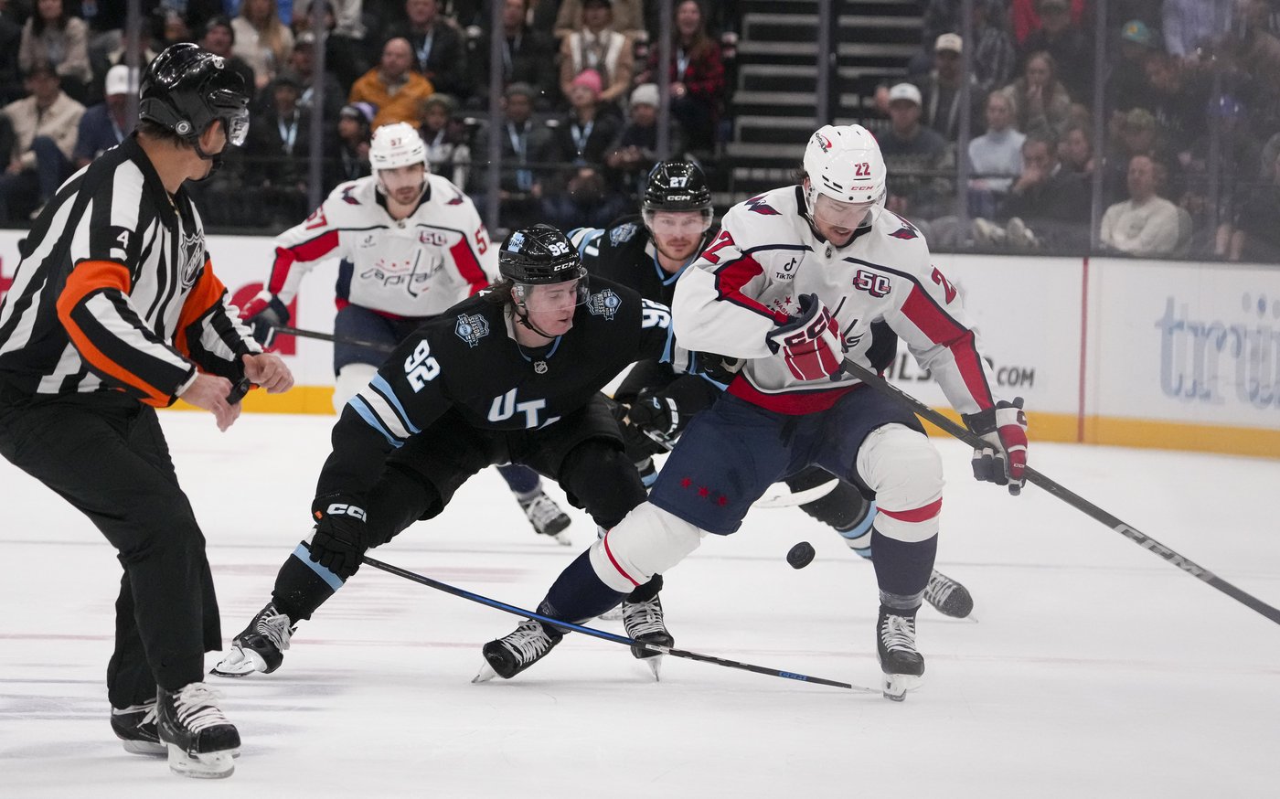 Ovechkin scores twice before leaving with apparent injury, leads Capitals past Utah 6-2 | iNFOnews.ca Ovechkin scores twice before leaving with apparent injury, leads Capitals past Utah 6-2 | iNFOnews.ca