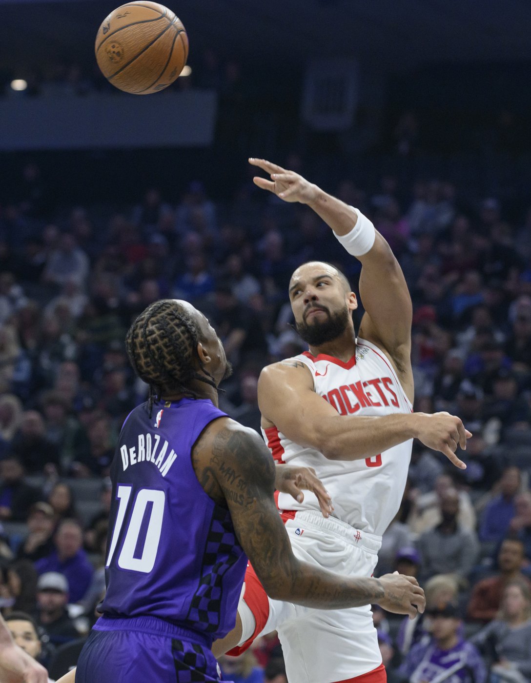 The Kings make 15 straight shots to beat the Rockets 120-111 | iNFOnews.ca