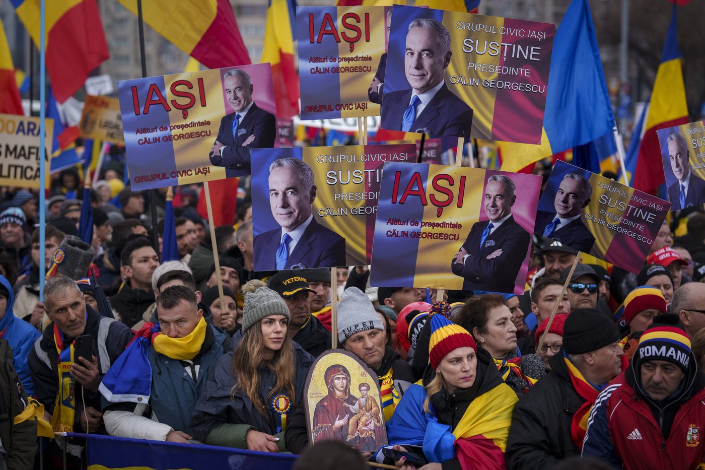 Tens of thousands of anti-government protesters hold rally ahead of Romania's election rerun | iNFOnews.ca
