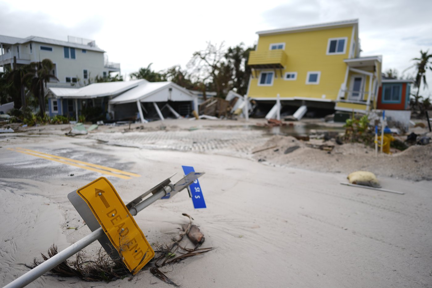 Ex-FEMA worker who directed staff to avoid homes with Trump signs violated Hatch Act, agency says | iNFOnews.ca