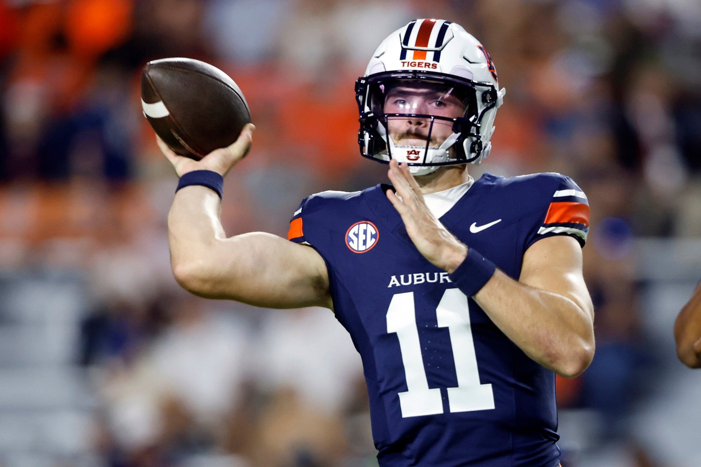 Auburn QBs Jackson Arnold and Ashton Daniels will split practice reps before facing Arkansas | iNFOnews.ca