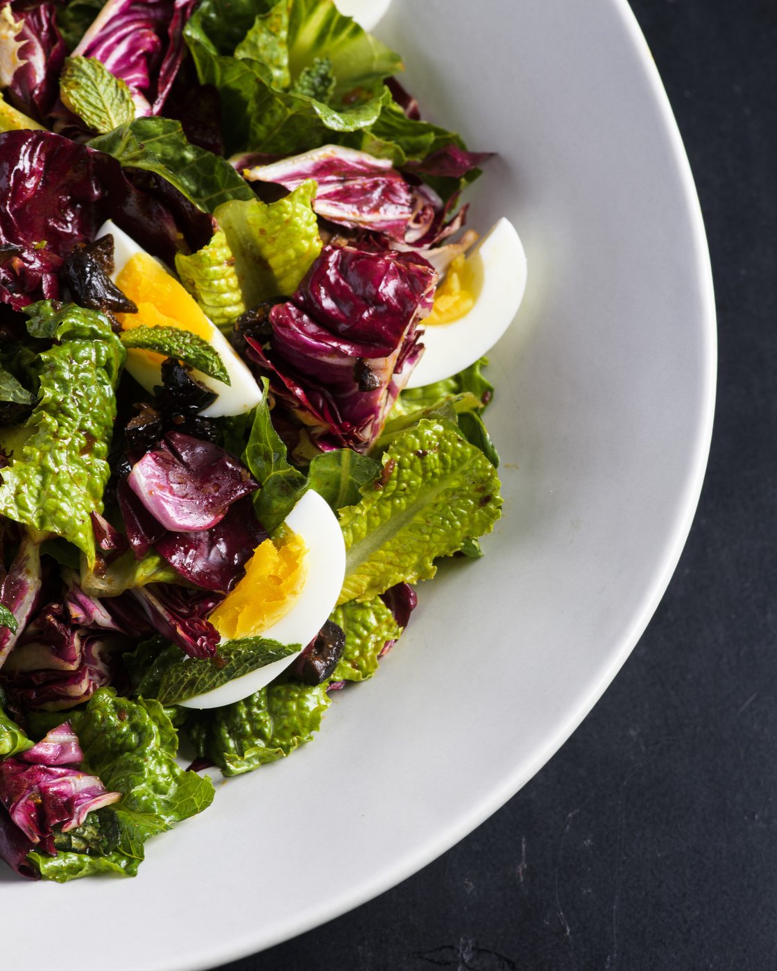 This crisp and colorful romaine and radicchio salad eats like a meal | iNFOnews.ca This crisp and colorful romaine and radicchio salad eats like a meal | iNFOnews.ca