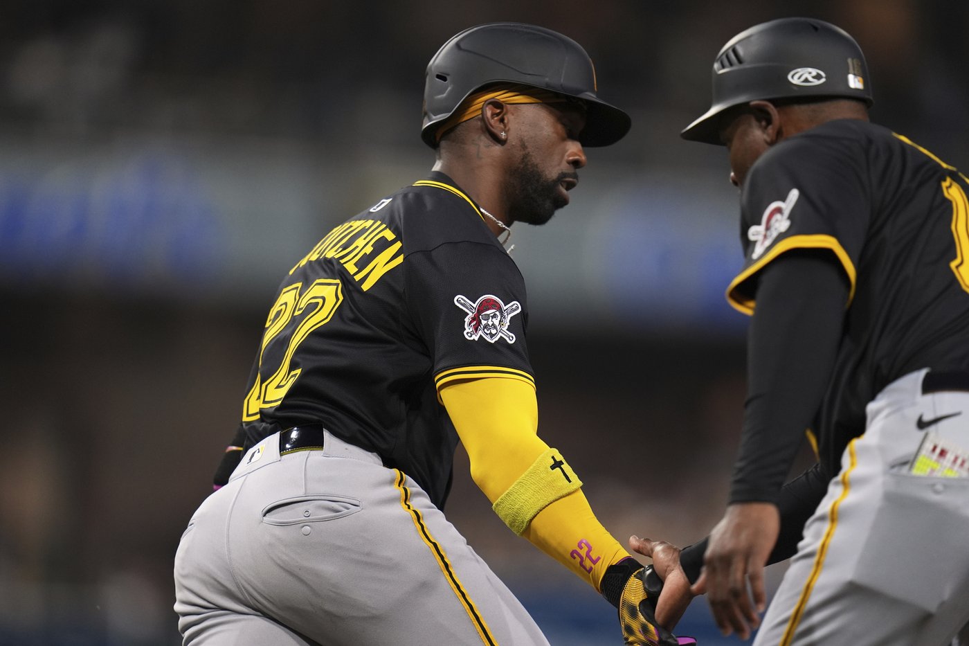 Pirates win 5-0 behind McCutchen and Falter to snap 10-game losing streak vs. Padres | iNFOnews.ca