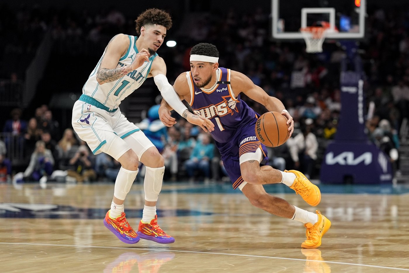 LaMelo Ball scores 32 points as Hornets defeat Suns 115-104 to snap 10-game losing streak | iNFOnews.ca LaMelo Ball scores 32 points as Hornets defeat Suns 115-104 to snap 10-game losing streak | iNFOnews.ca