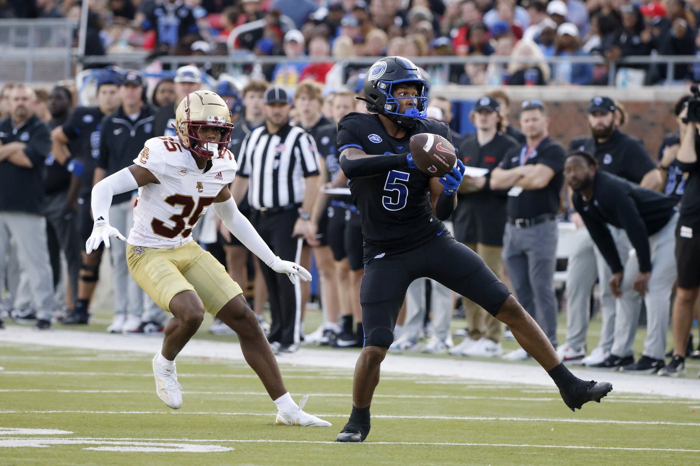 No. 14 SMU moves closer to ACC title game by beating Boston College 38-28 for 7th win in a row | iNFOnews.ca