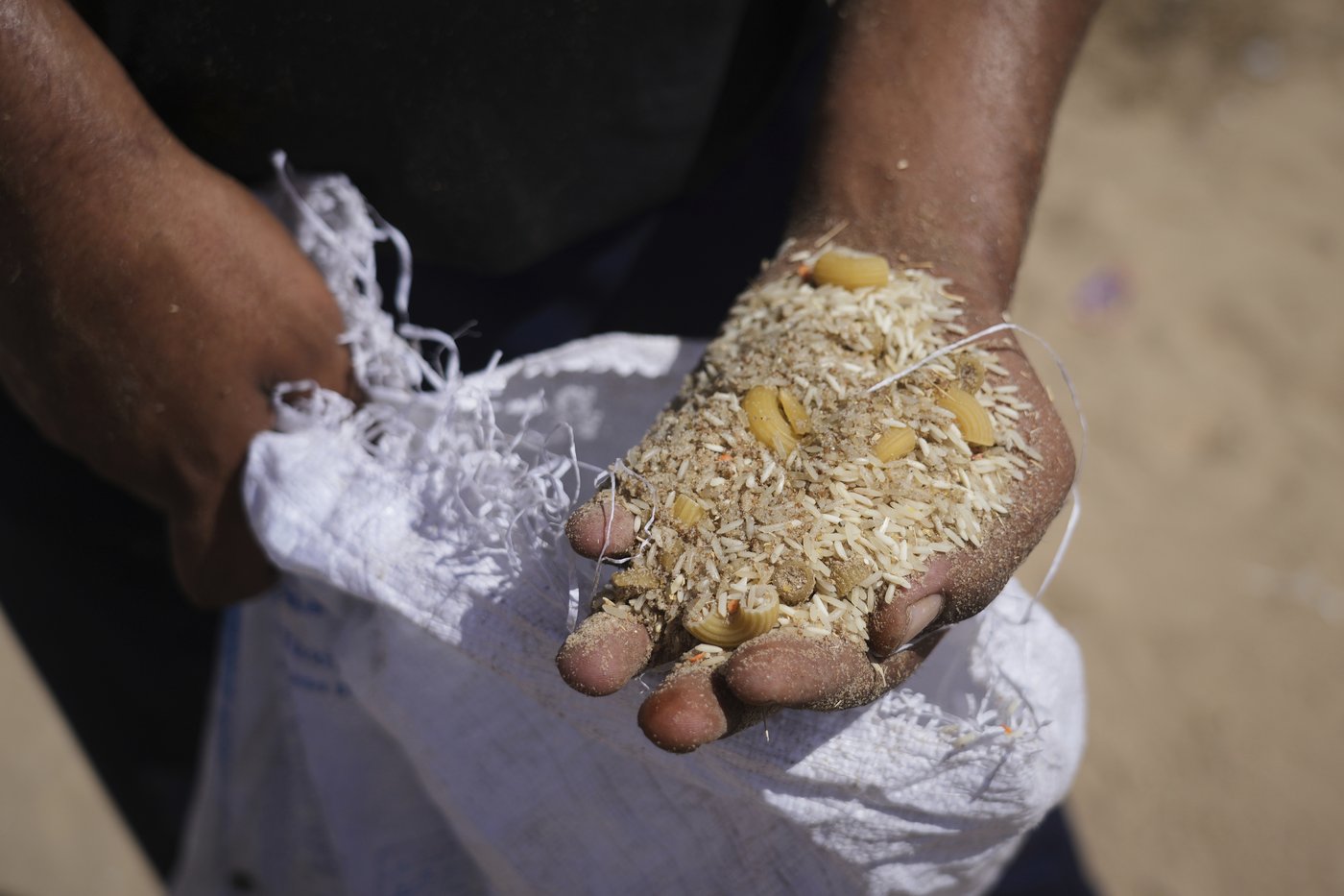 Dozens killed while seeking food in Gaza as US envoy heads to Israel | iNFOnews.ca