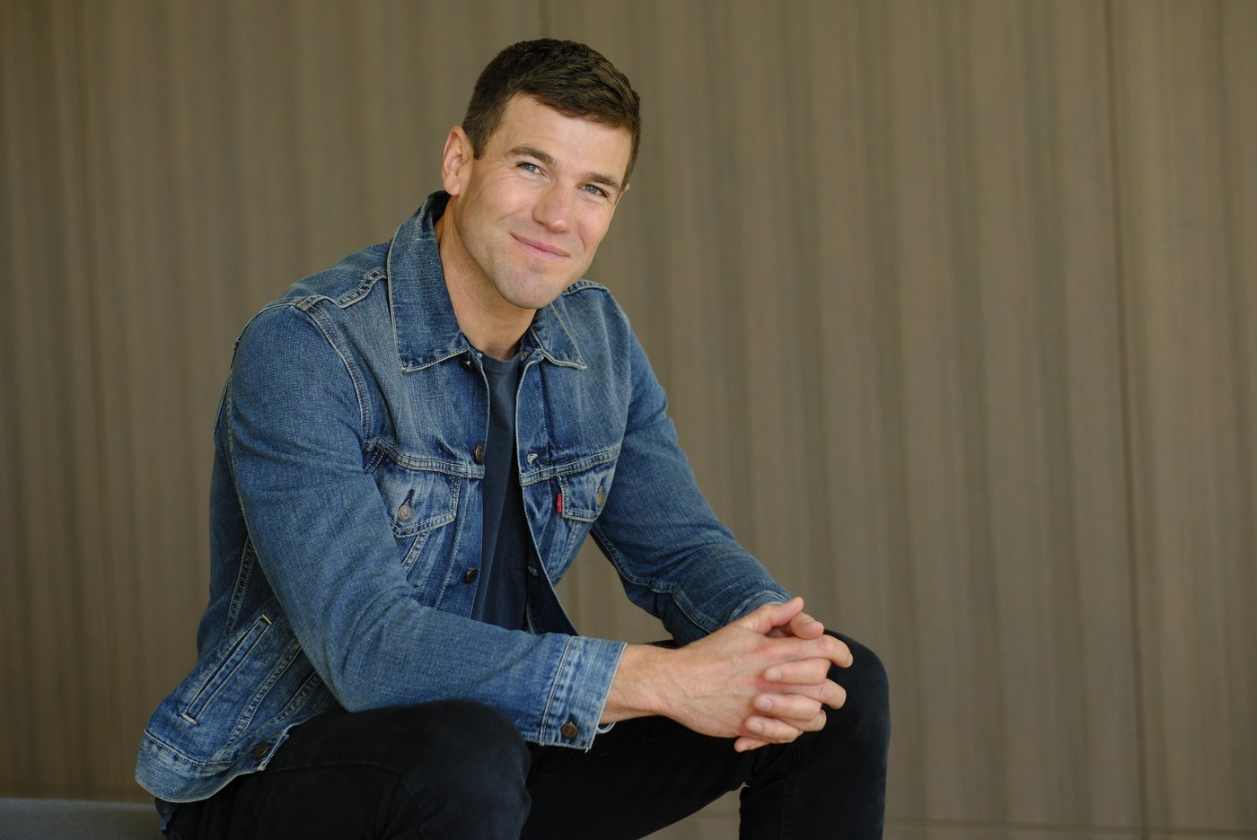 Austin Stowell is emotional about playing stoic Jethro Gibbs in 'NCIS: Origins' | iNFOnews.ca