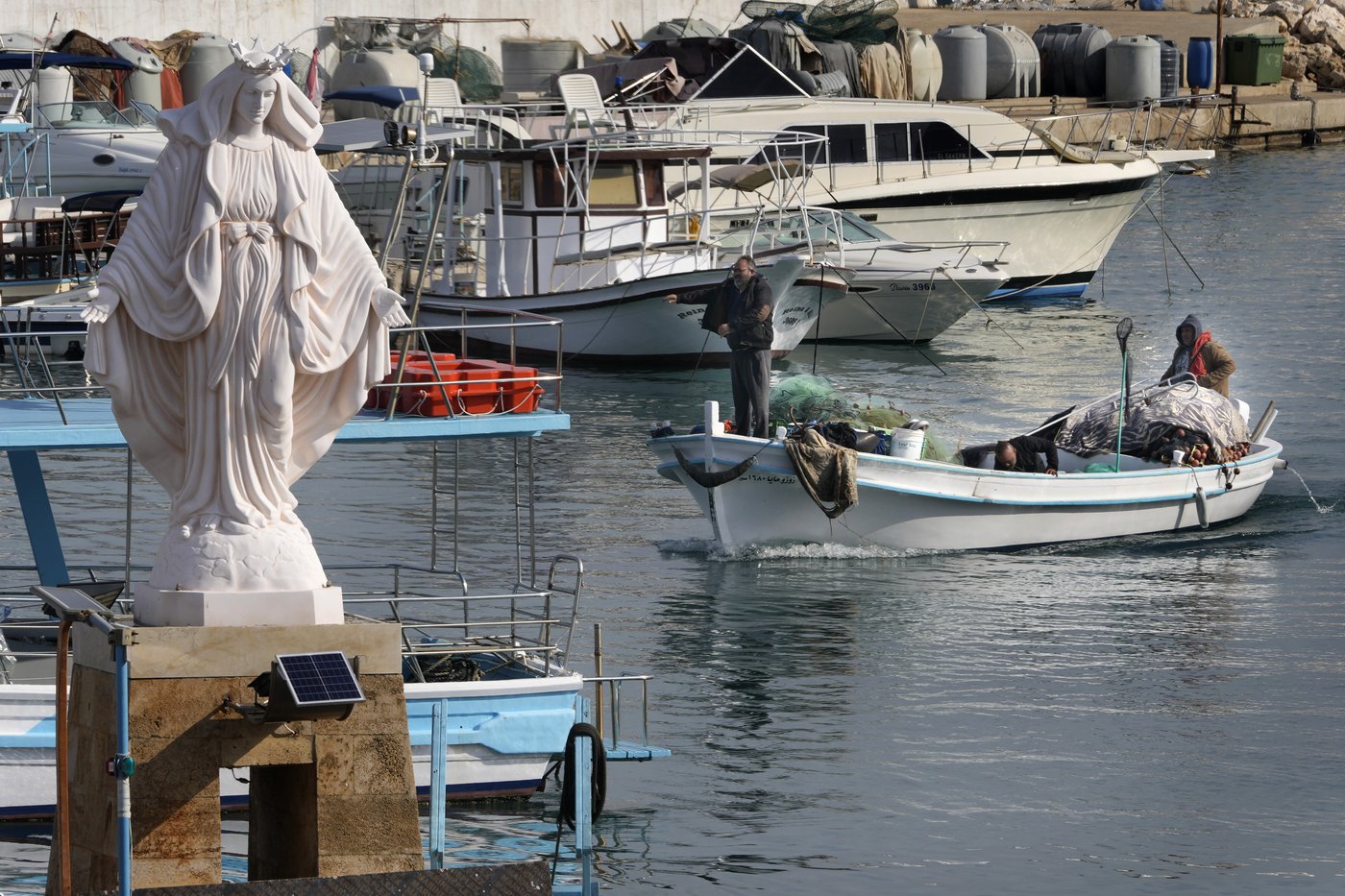 Fishers at a Lebanese port hope ceasefire with Israel means normal life is returning | iNFOnews.ca