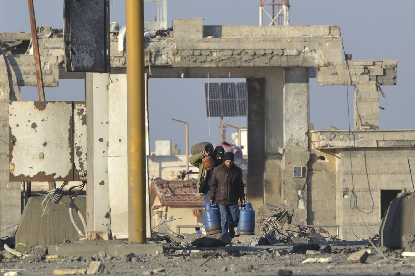 Middle East latest: Lebanon closes all its land border crossings with Syria except one | iNFOnews.ca Middle East latest: Lebanon closes all its land border crossings with Syria except one | iNFOnews.ca