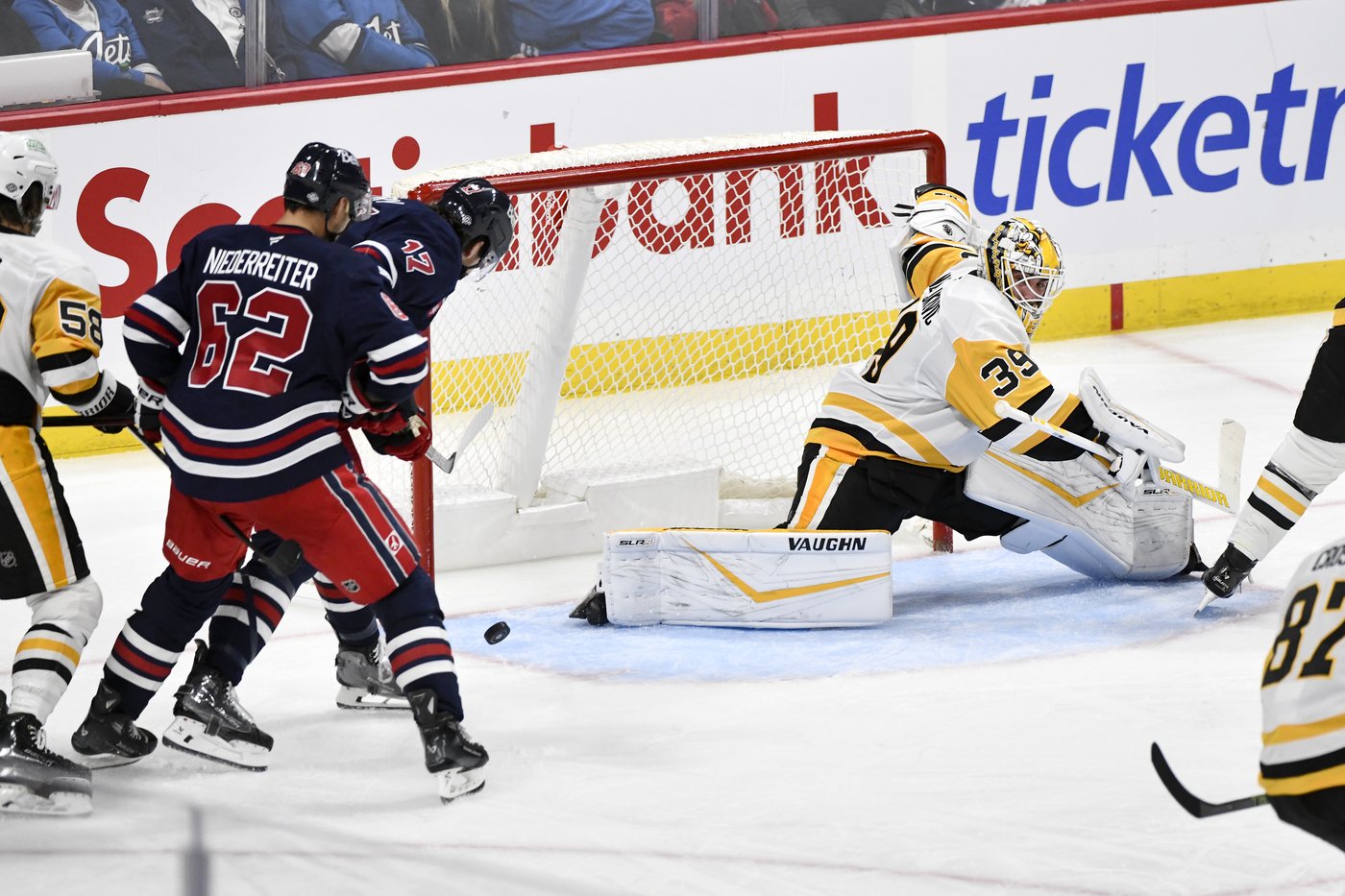 Lowry, Appleton's late goals lift Jets over Penguins 6-3; Winnipeg stays undefeated | iNFOnews.ca Lowry, Appleton's late goals lift Jets over Penguins 6-3; Winnipeg stays undefeated | iNFOnews.ca